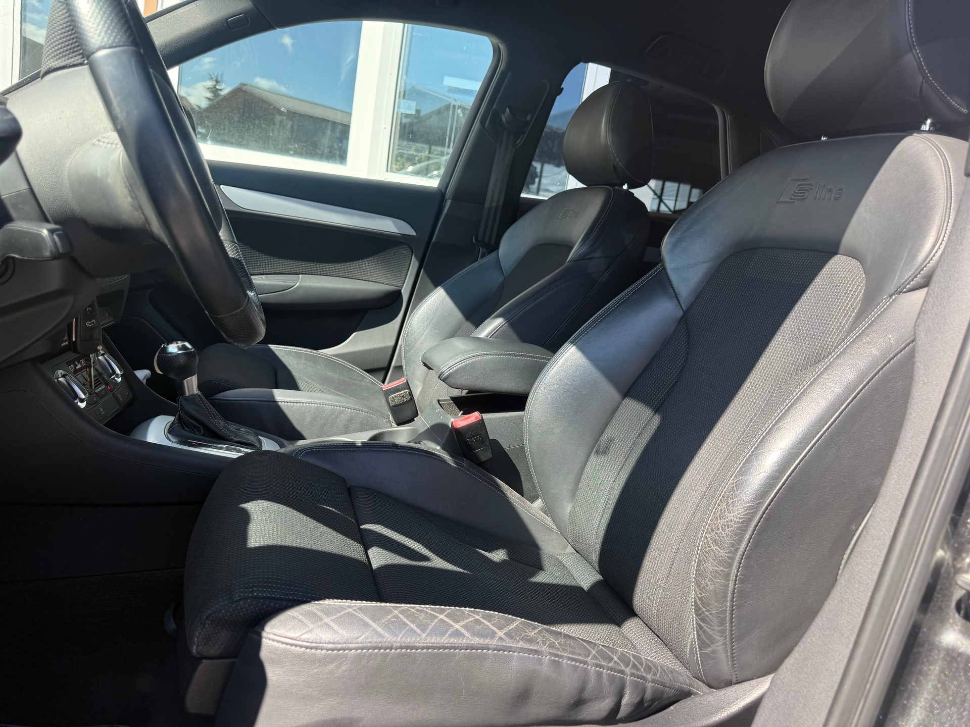 AUDI Q3 2.0 TFSI quattro S-tronic-image-6
