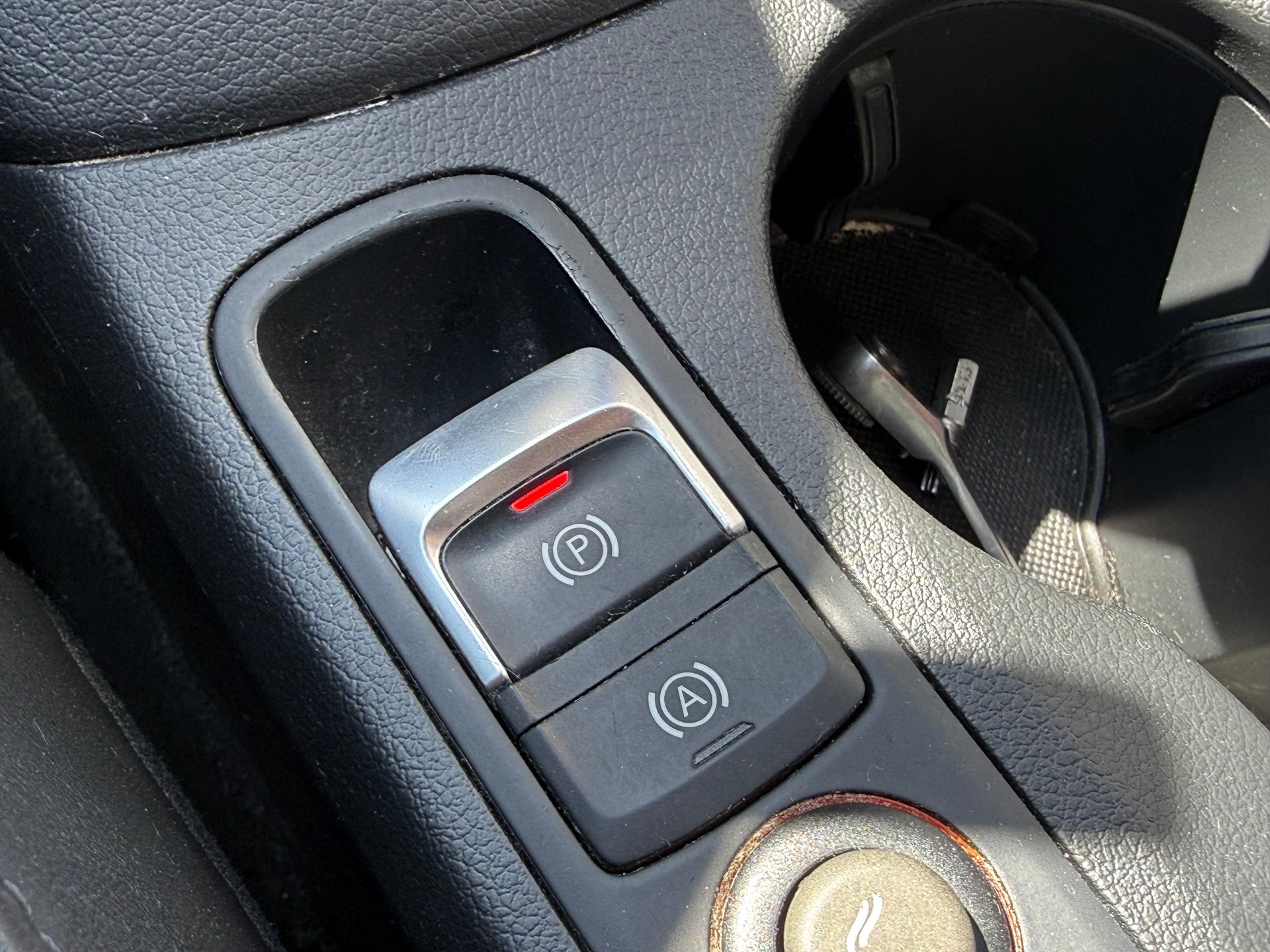 AUDI Q3 2.0 TFSI quattro S-tronic-image-15