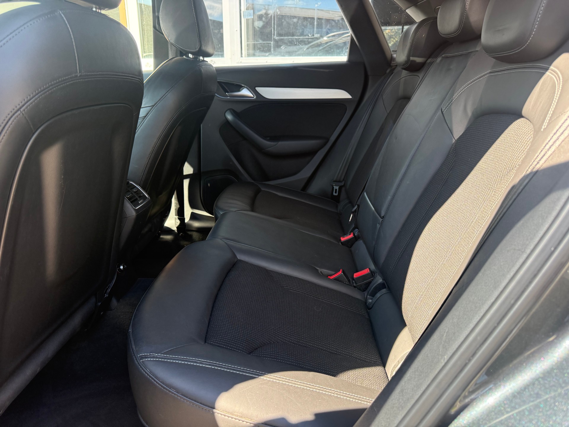 AUDI Q3 2.0 TFSI quattro S-tronic-image-12