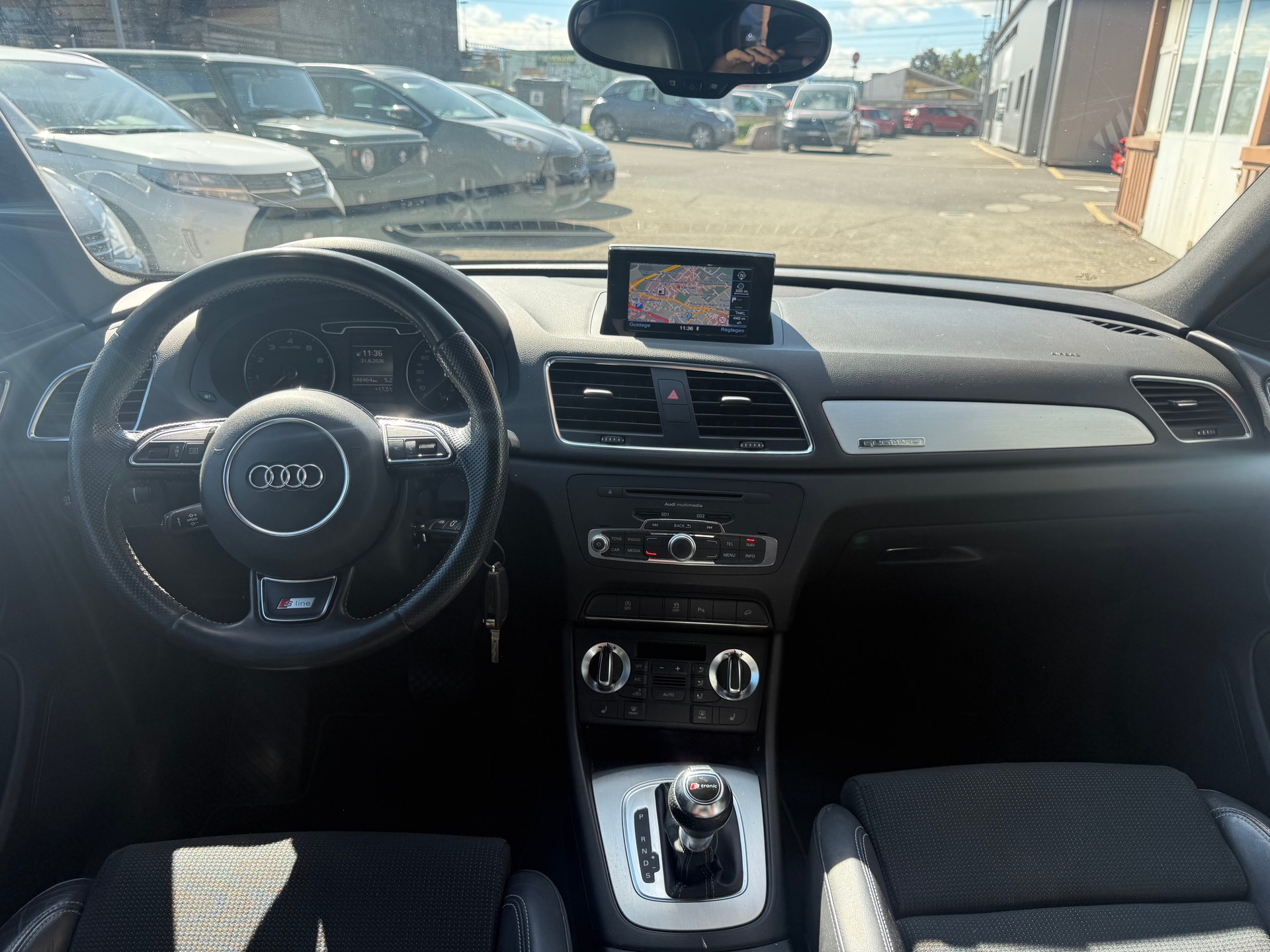 AUDI Q3 2.0 TFSI quattro S-tronic-image-5