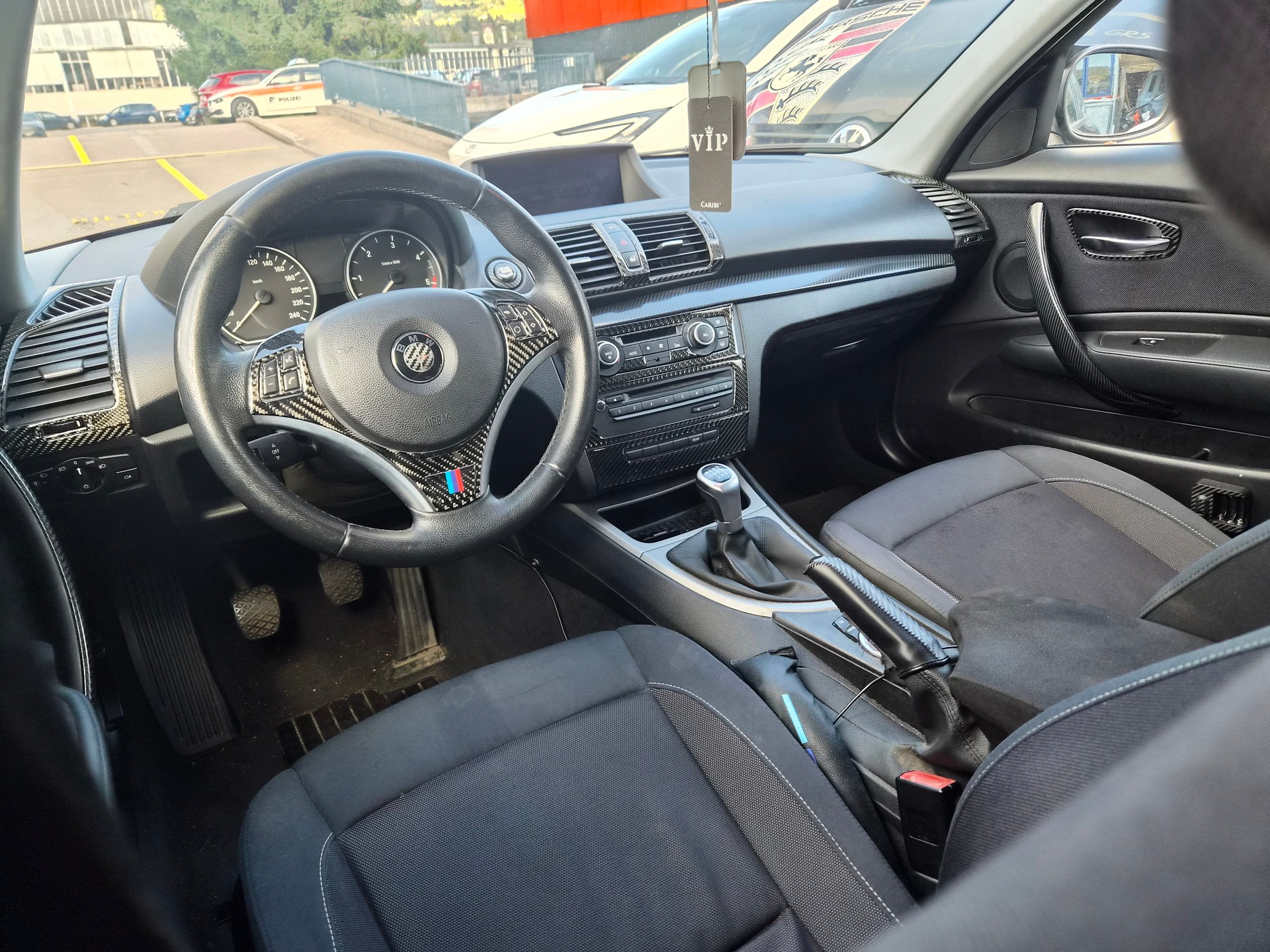 BMW 118d Dynamic Edition-image-9