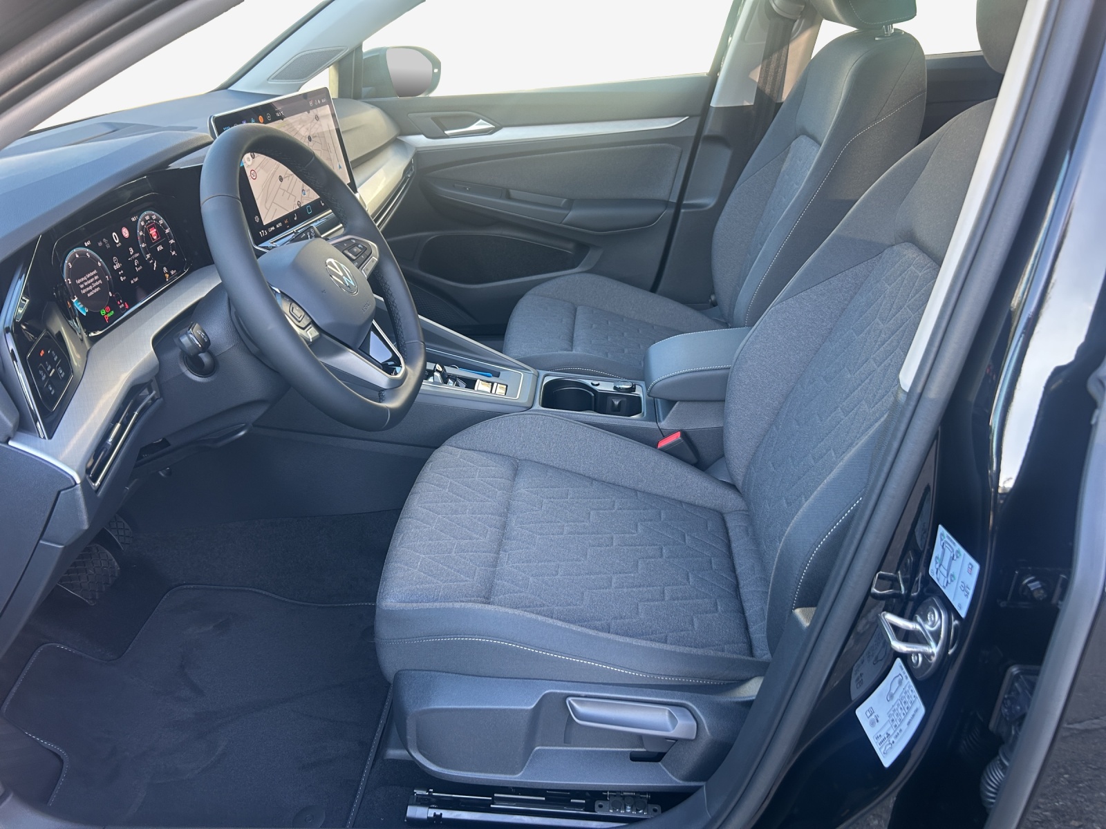 VW Golf Variant 1.5 eTSI mHEV Life DSG-image-7