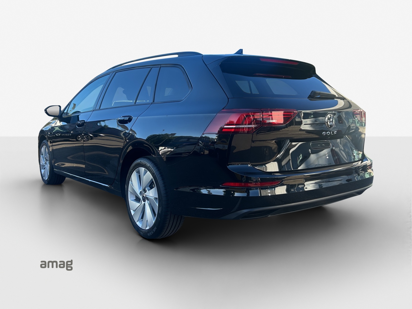 VW Golf Variant 1.5 eTSI mHEV Life DSG-image-2