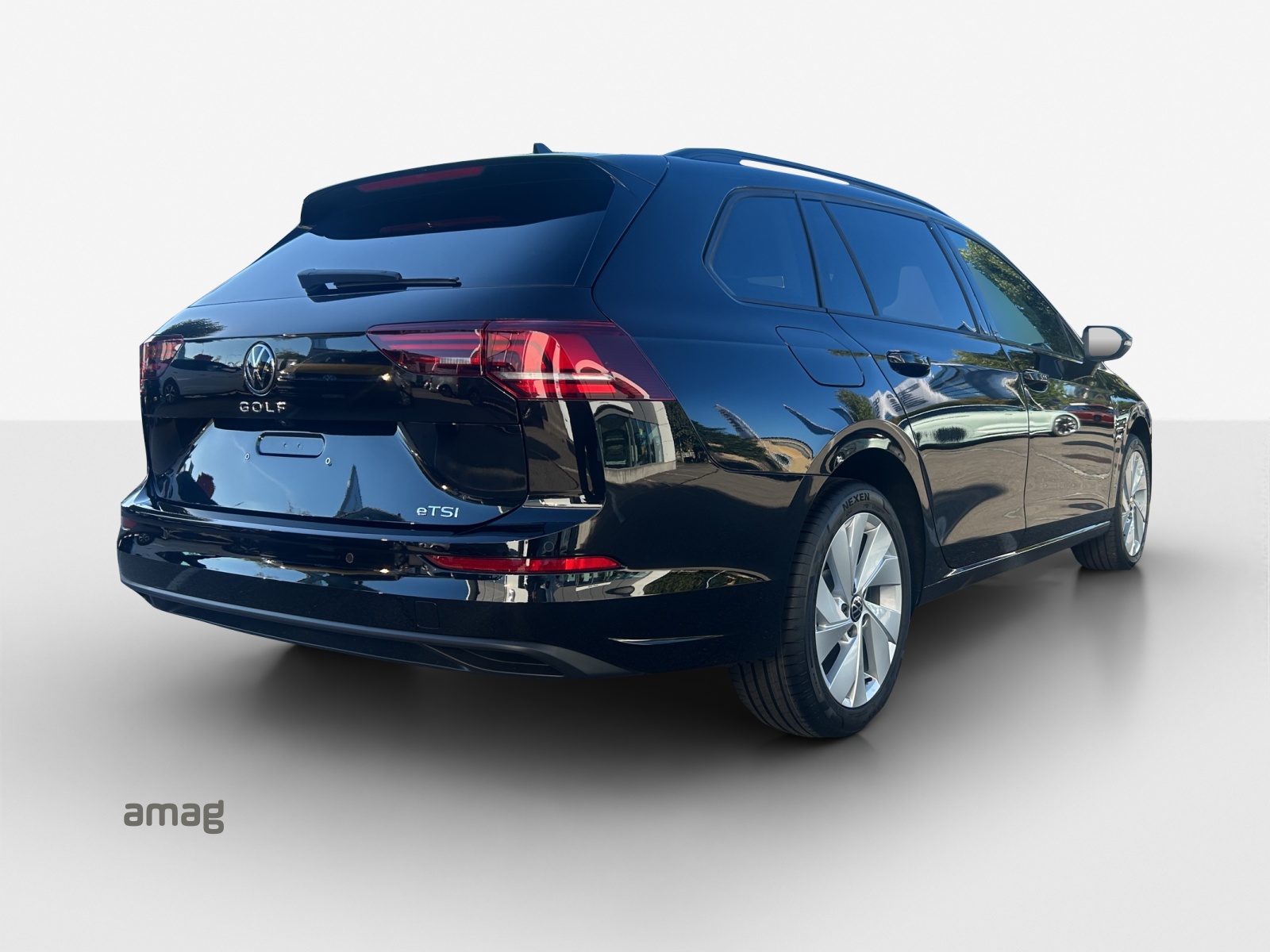 VW Golf Variant 1.5 eTSI mHEV Life DSG-image-4