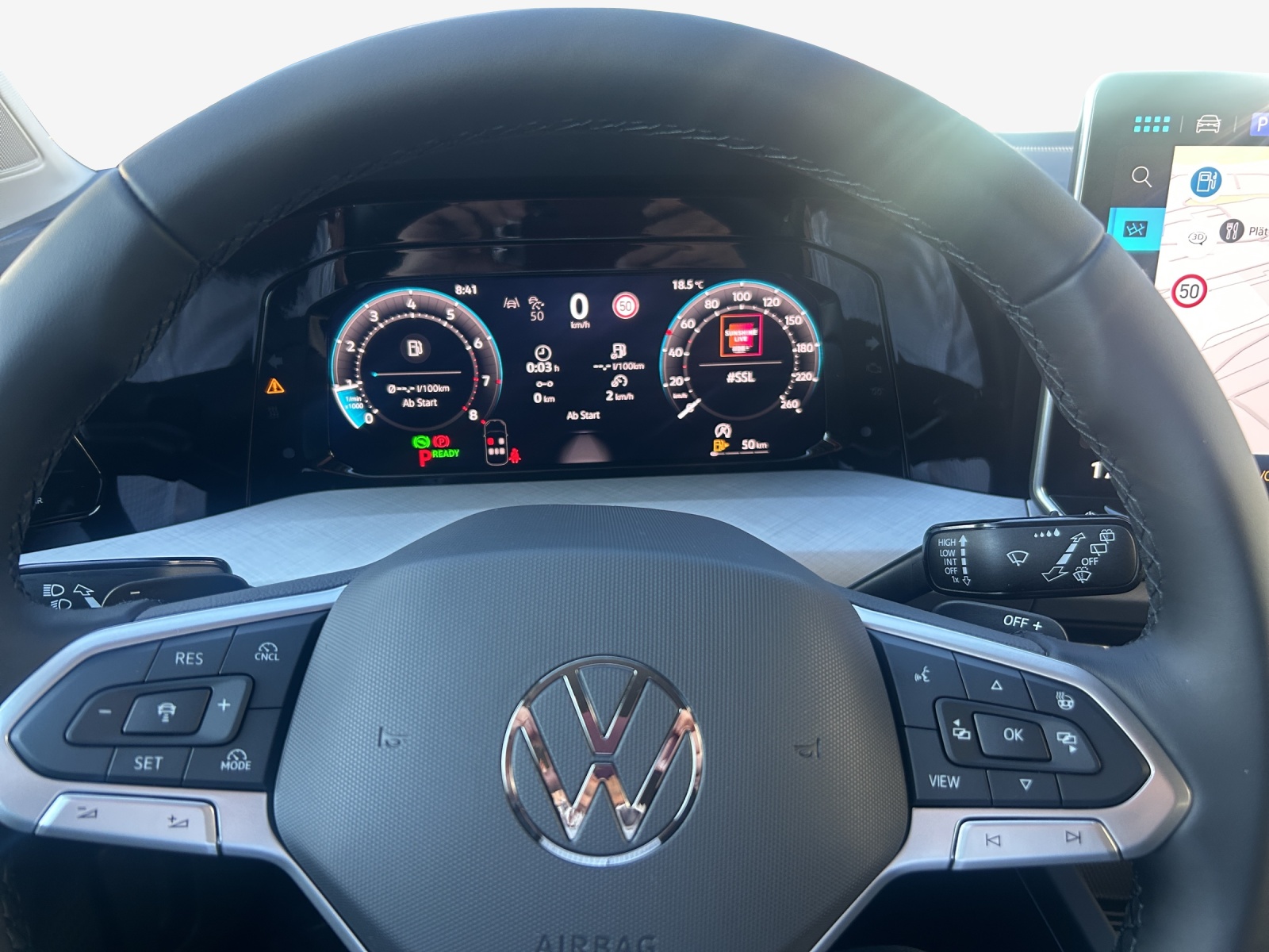 VW Golf Variant 1.5 eTSI mHEV Life DSG-image-9