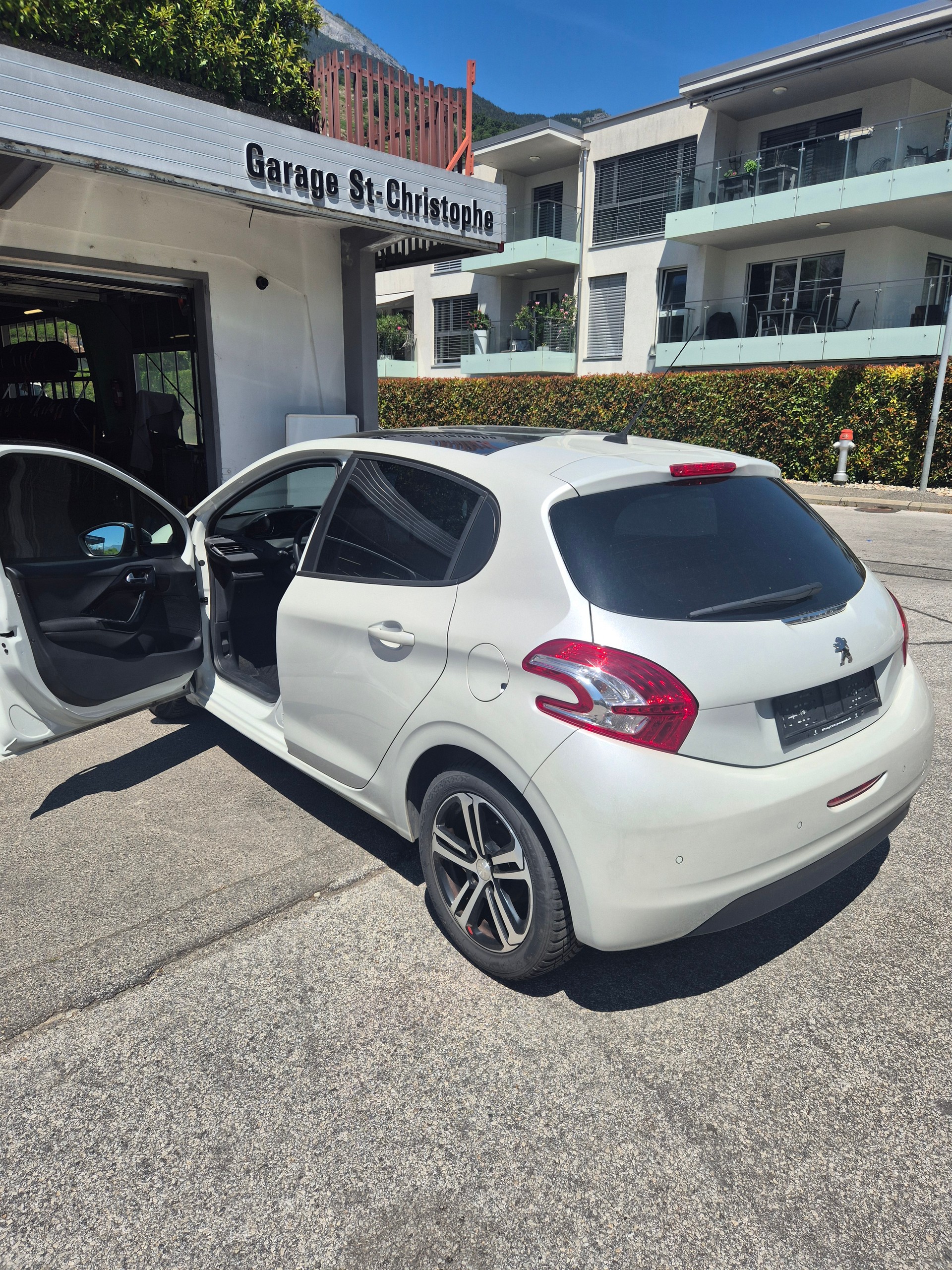PEUGEOT 208 1.2 e-VTI Active EGS5-showroom-element-3