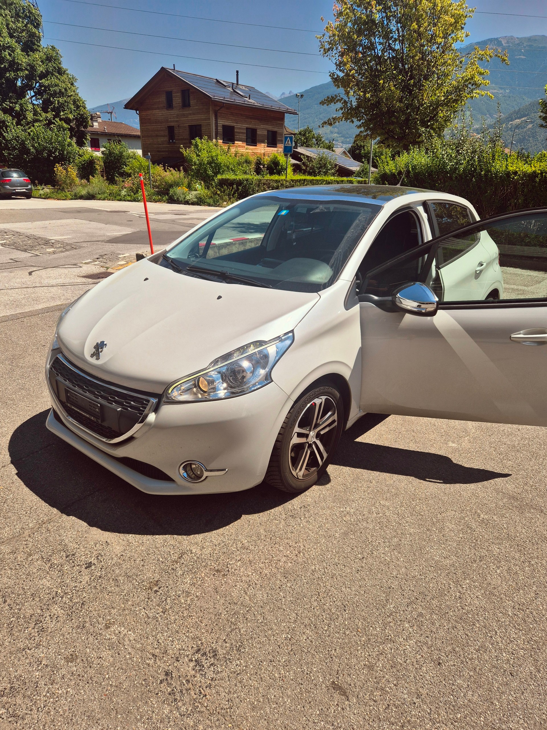PEUGEOT 208 1.2 e-VTI Active EGS5-showroom-element-1