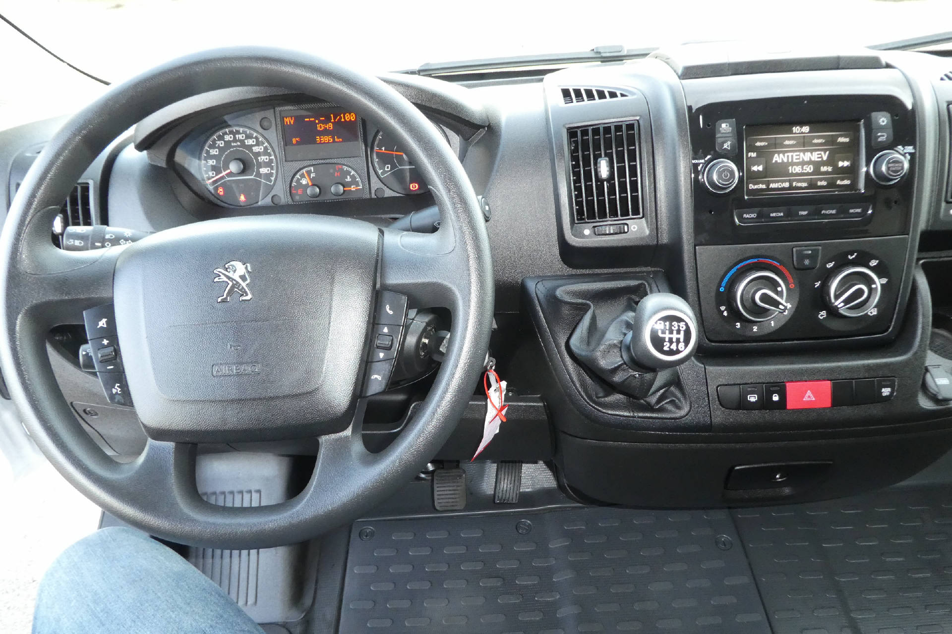 PEUGEOT Boxer Kaw. 335 L2H2 2.2 BlueHDi 140 Premium S/S* Hebebühne * Nutzlast von 1'160KG * Inkl. Garantie*-image-11