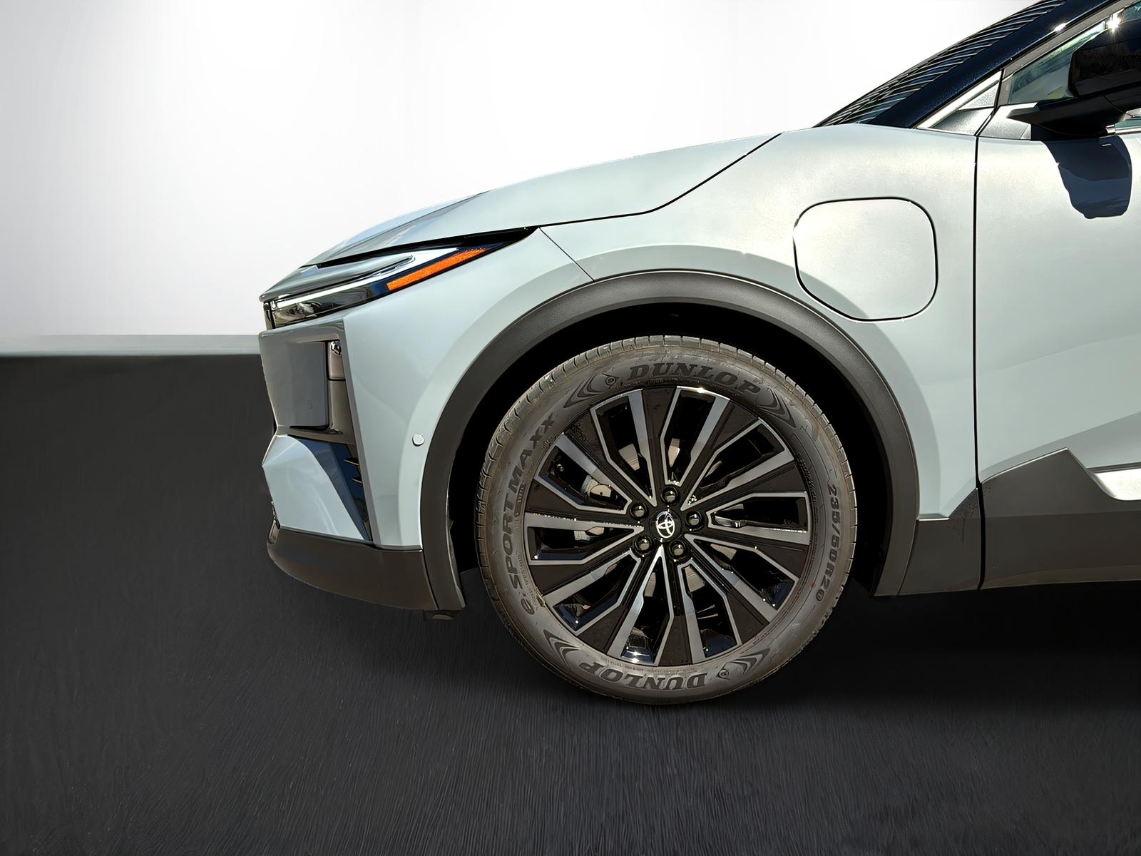 TOYOTA C-HR+ Premium AWD-showroom-element-3