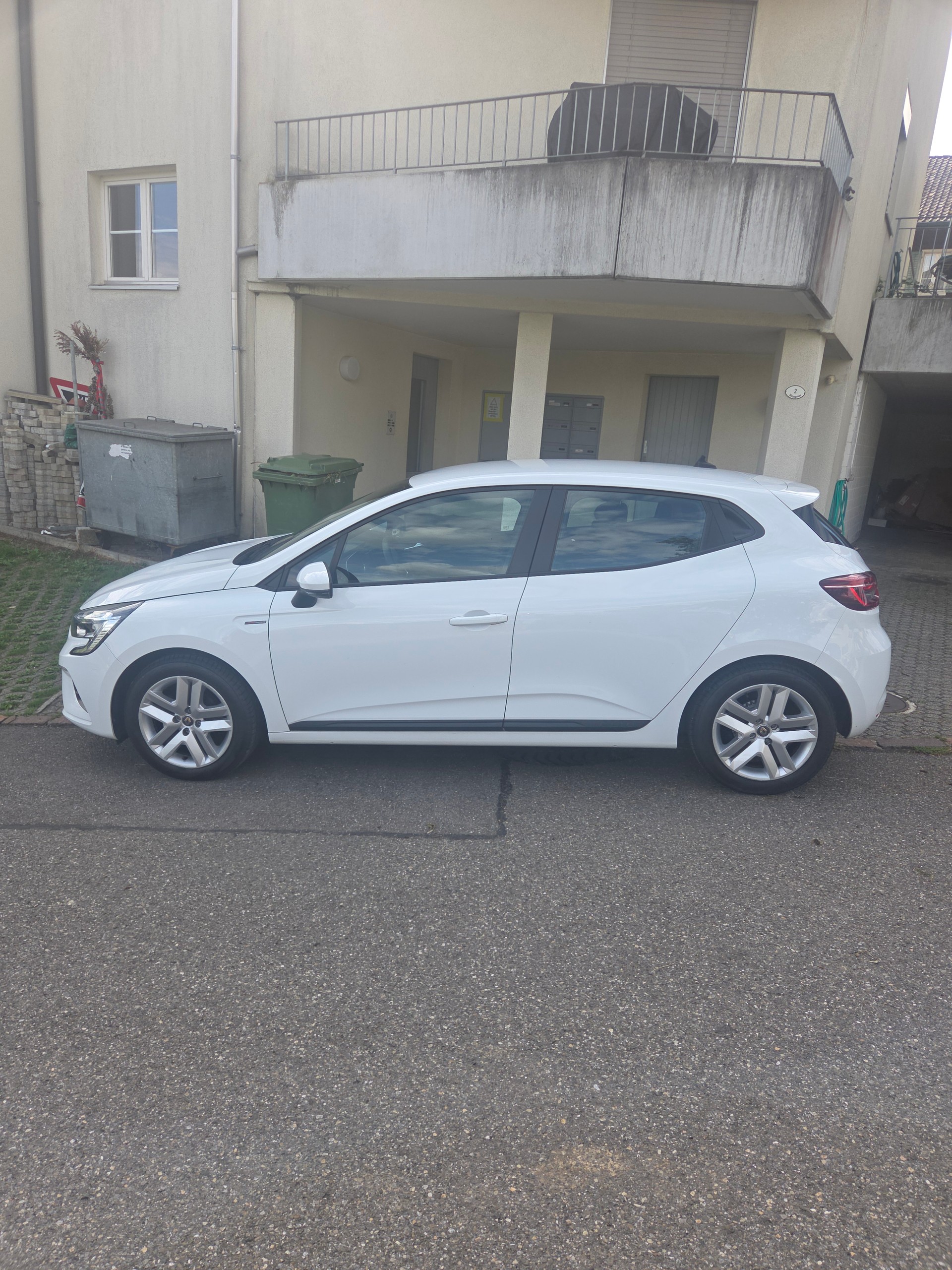 RENAULT 1.0 SCe 75 Zen-image-1