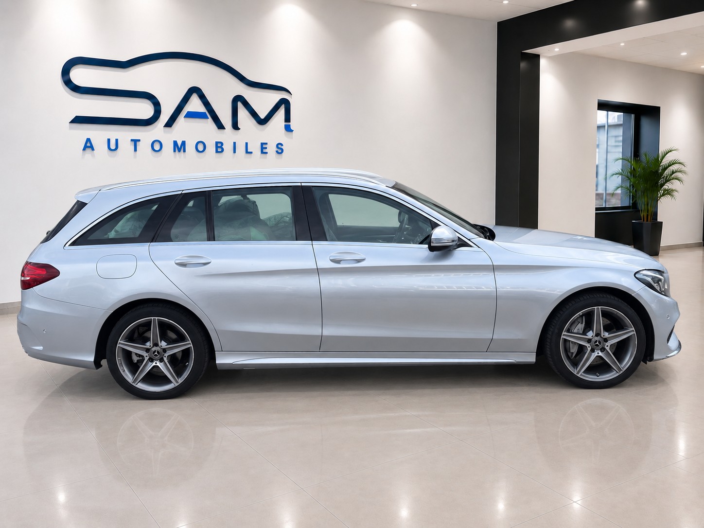 MERCEDES-BENZ C 250 d AMG Line 4Matic 9G-Tronic-image-3