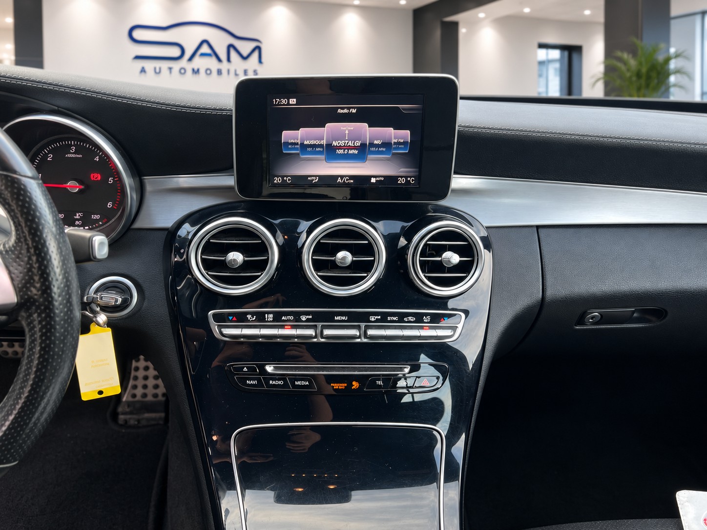 MERCEDES-BENZ C 250 d AMG Line 4Matic 9G-Tronic-image-11