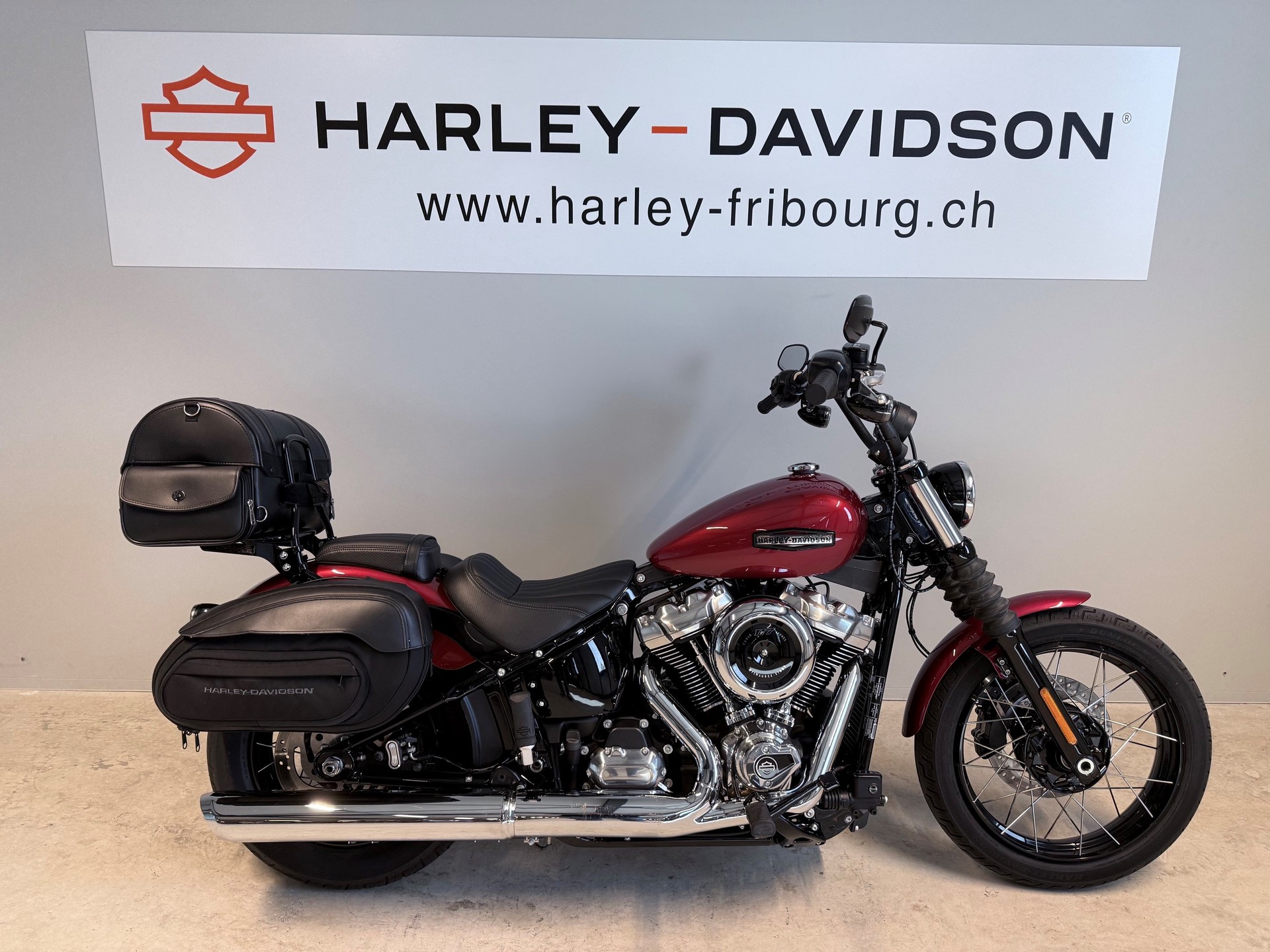 HARLEY-DAVIDSON FXBB Street Bob 117ci-showroom-element-1