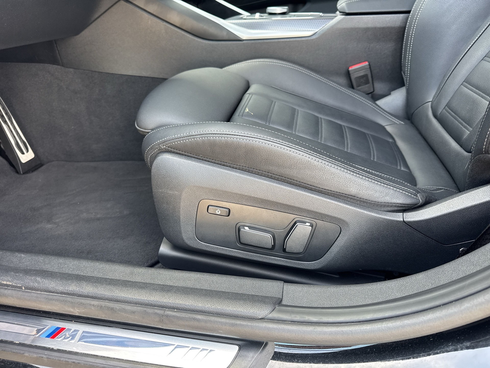 BMW 330e x DriveTouring Steptronic M Sport-image-18