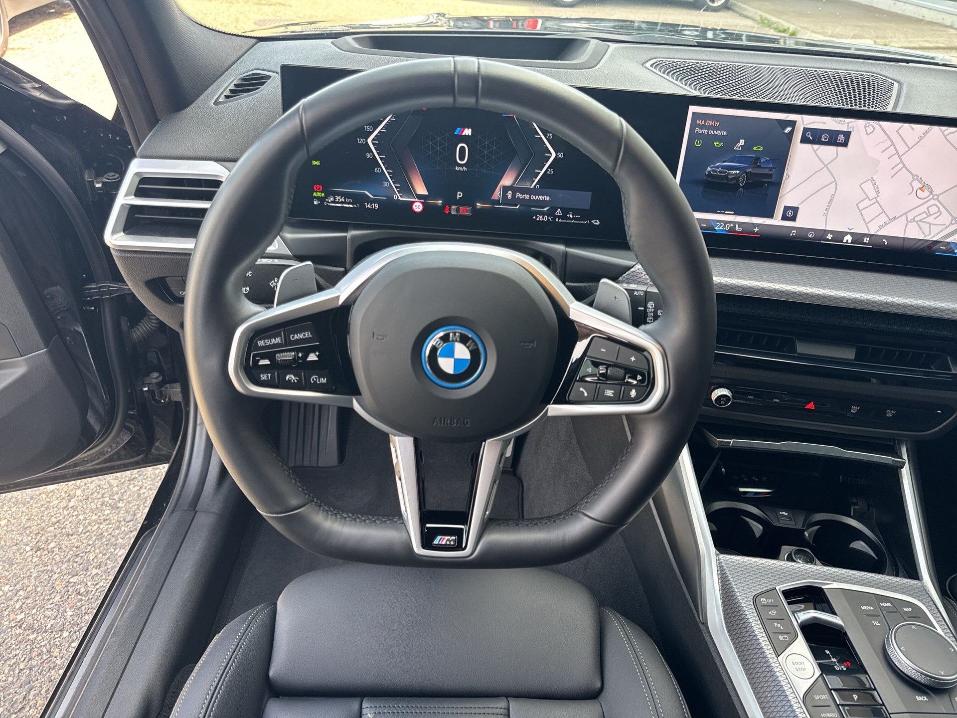 BMW 330e x DriveTouring Steptronic M Sport-image-11
