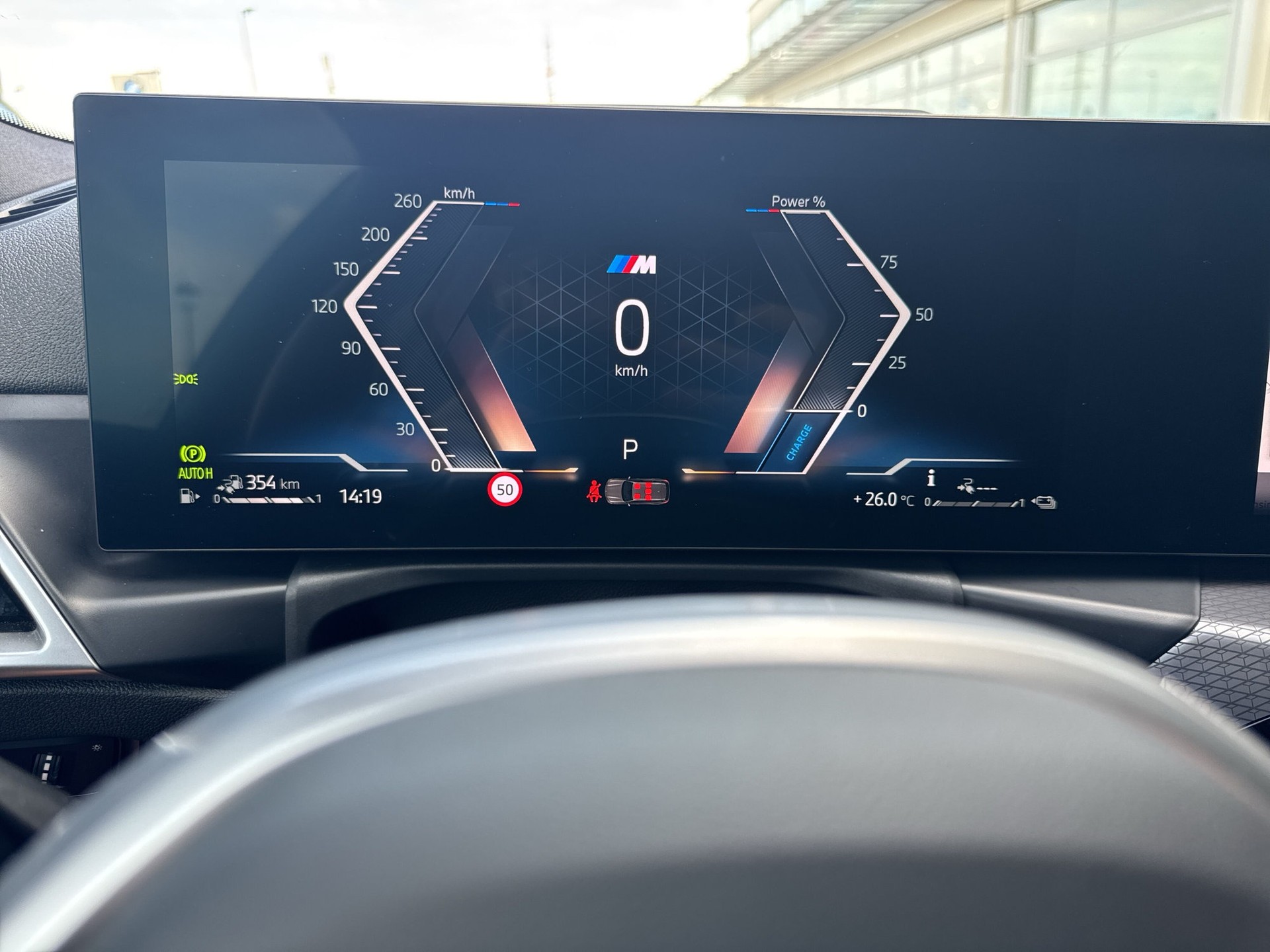 BMW 330e x DriveTouring Steptronic M Sport-image-13