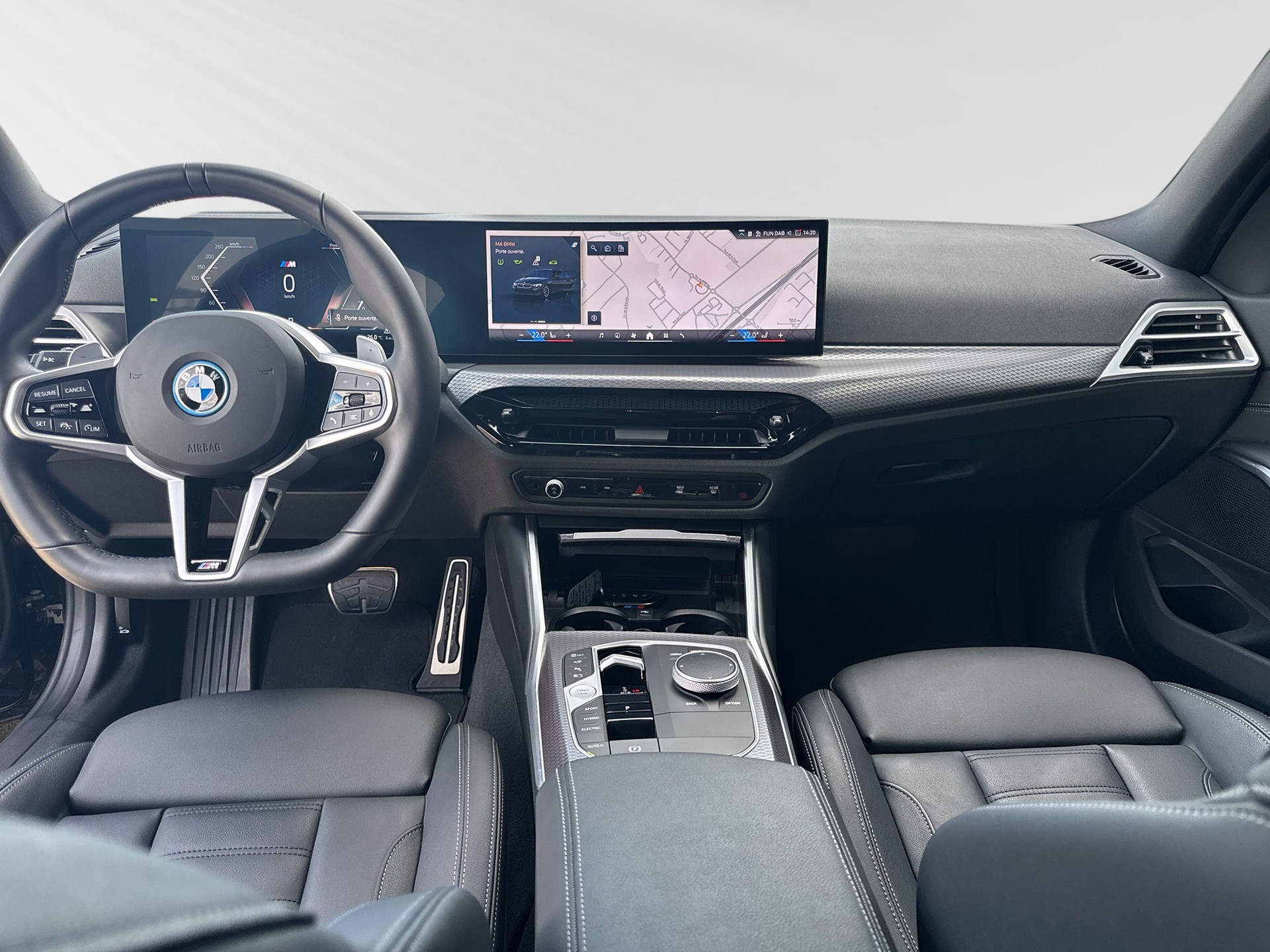 BMW 330e x DriveTouring Steptronic M Sport-image-5