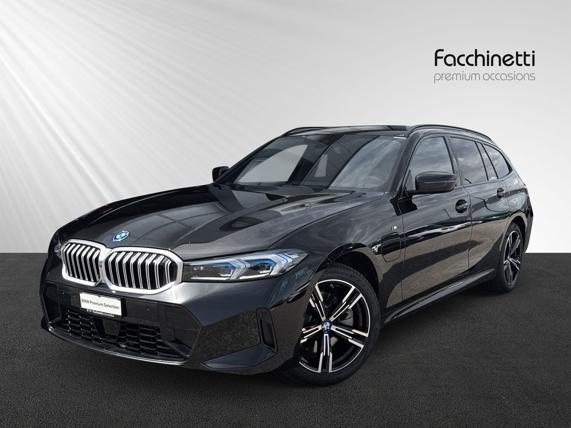 BMW 330e x DriveTouring Steptronic M Sport-image-0