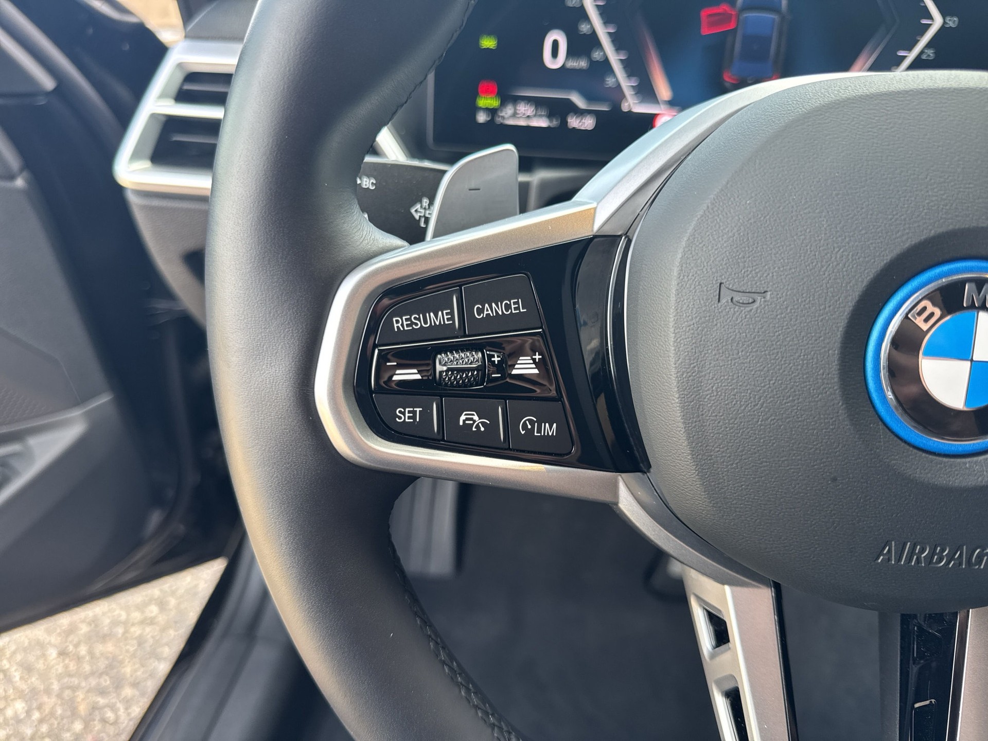 BMW 330e x DriveTouring Steptronic M Sport-image-14
