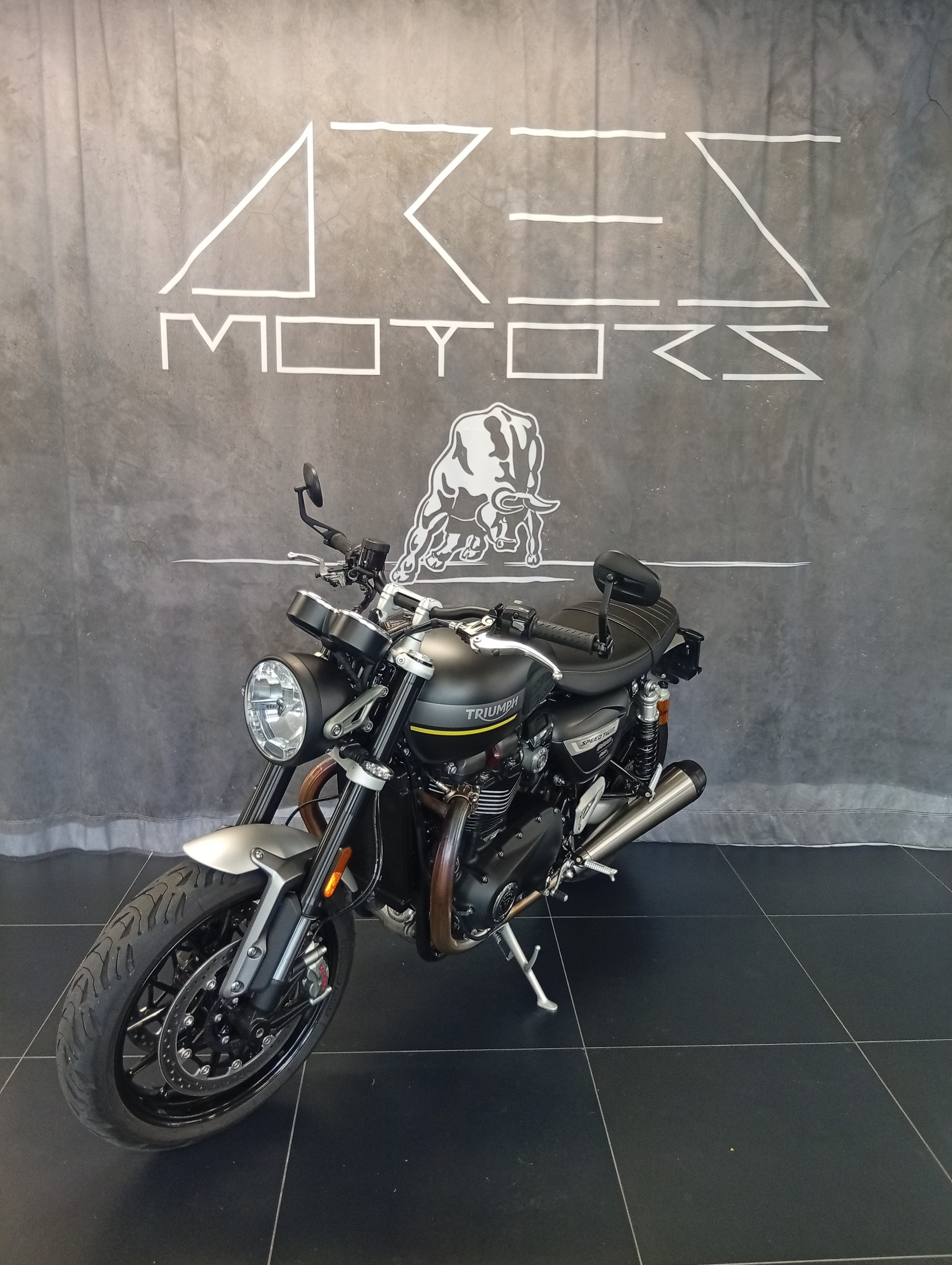 TRIUMPH Speed Twin 1200-showroom-element-3