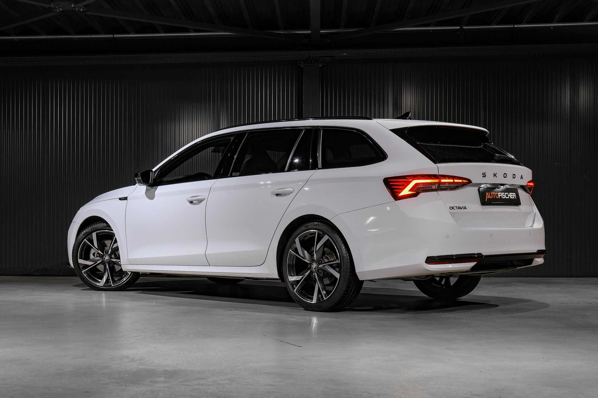 SKODA Octavia Combi 1.5 TSI mHEV DSG SportLine-showroom-element-1