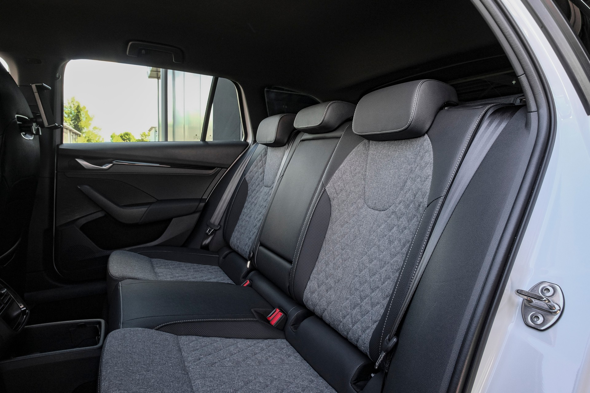 SKODA Octavia Combi 1.5 TSI mHEV DSG SportLine-image-11