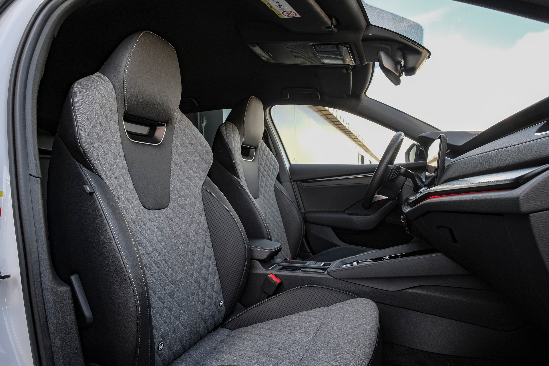 SKODA Octavia Combi 1.5 TSI mHEV DSG SportLine-image-10