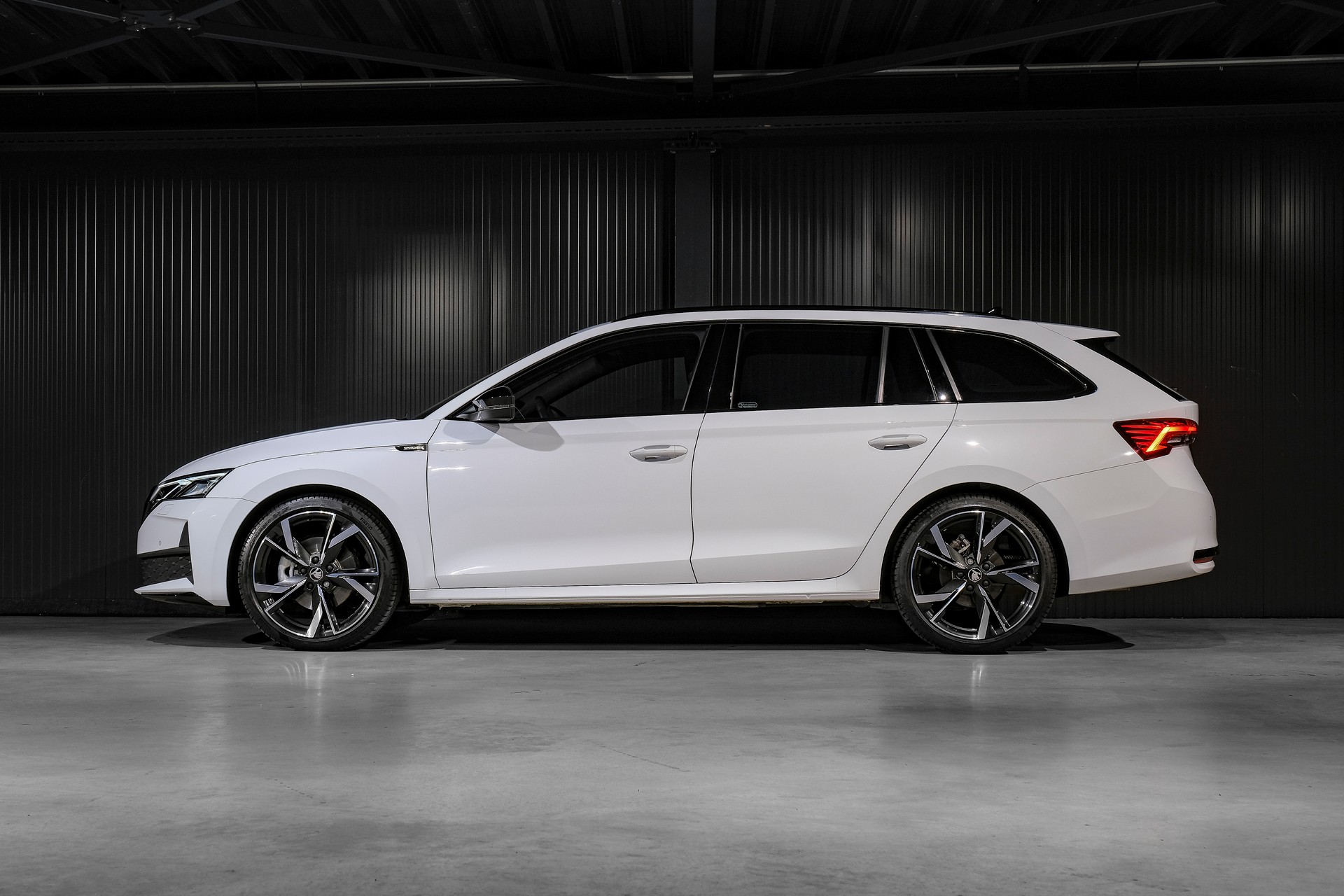 SKODA Octavia Combi 1.5 TSI mHEV DSG SportLine-image-8