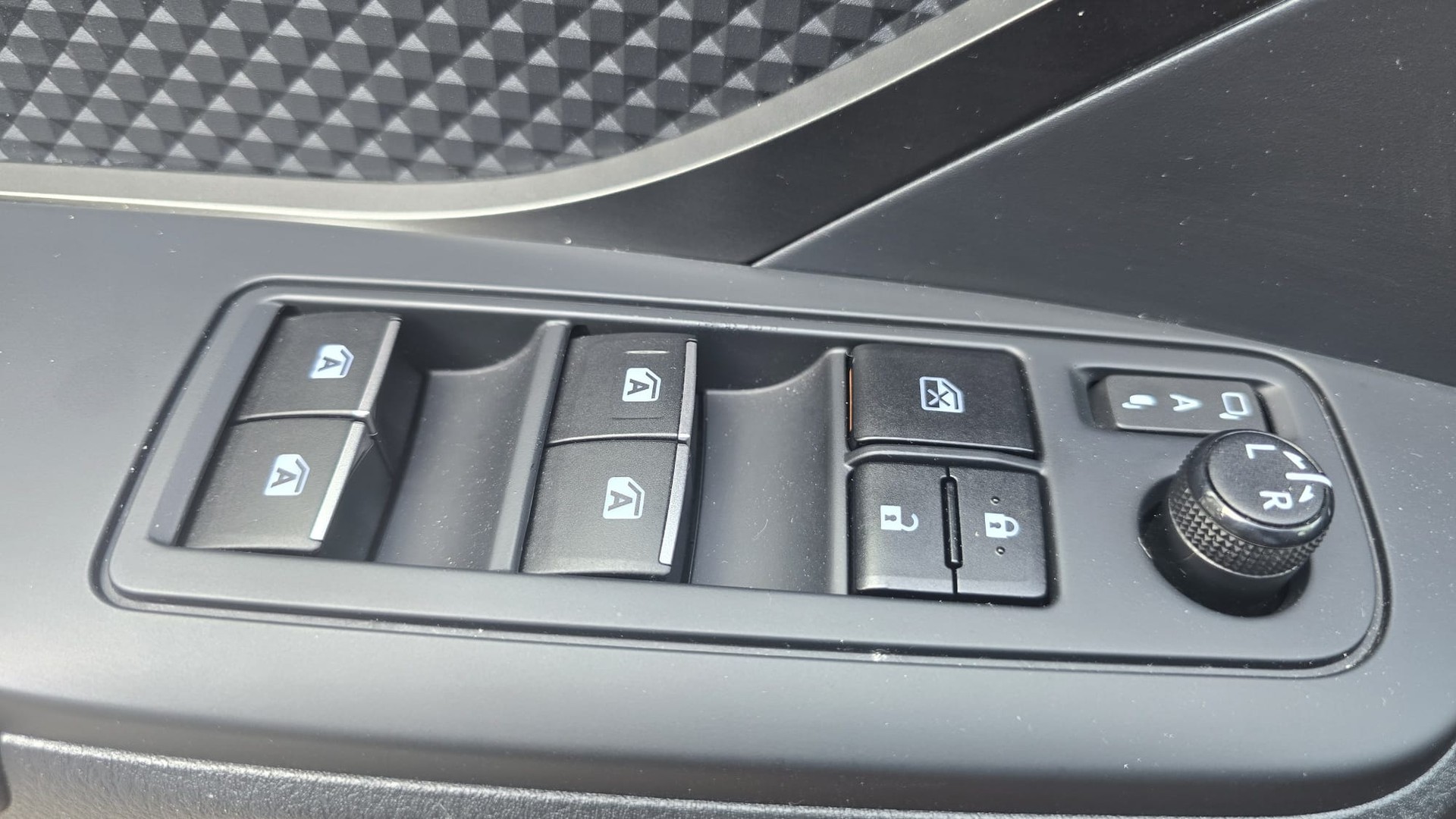 TOYOTA C-HR 1.2 Turbo Style 4WD Multidrive S 8 alu, 1.Hand, 1ere main, CH AUTO, 8 service OK Toyota CH-image-4