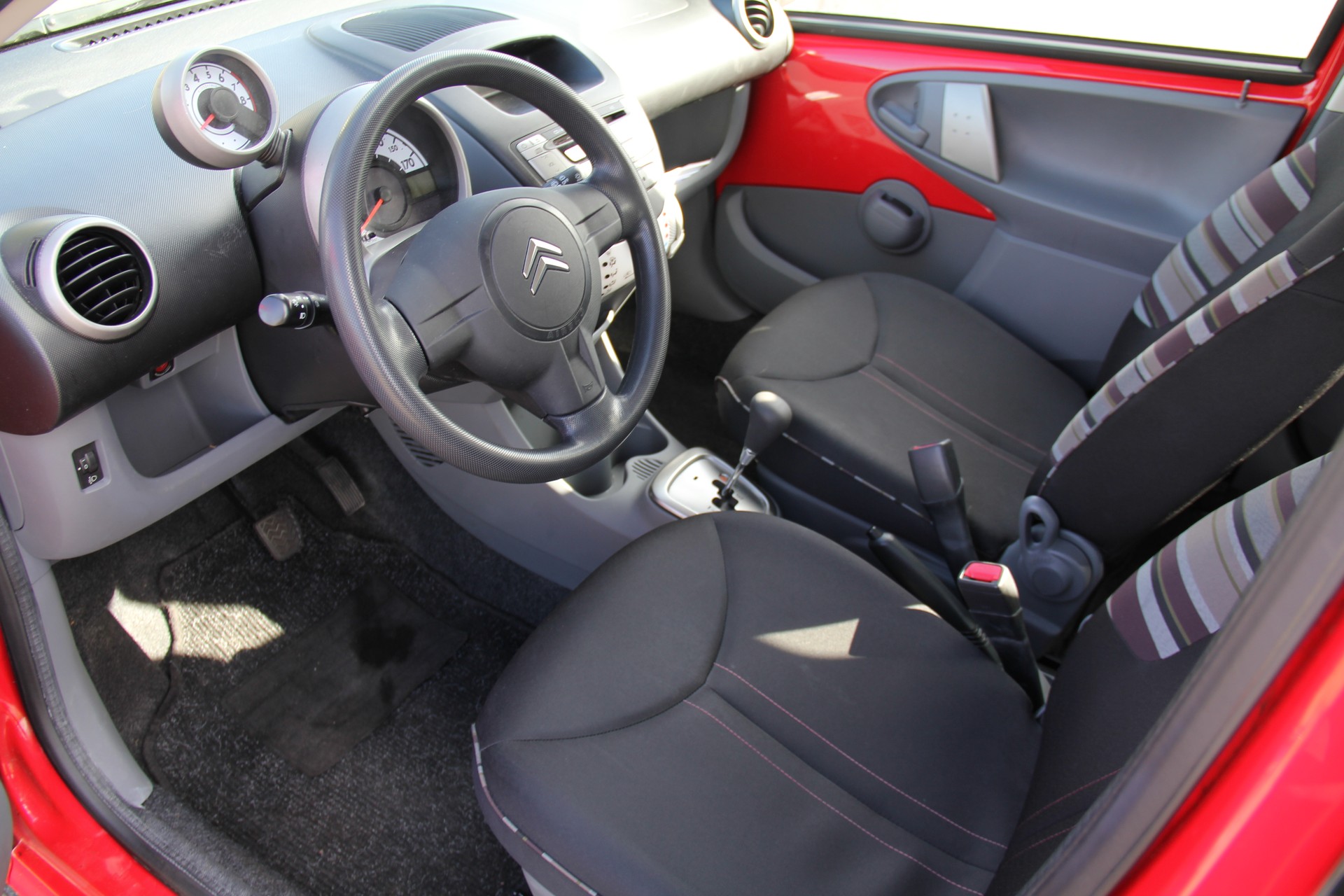 CITROEN C1 1.0i Chic SensoDrive-image-7