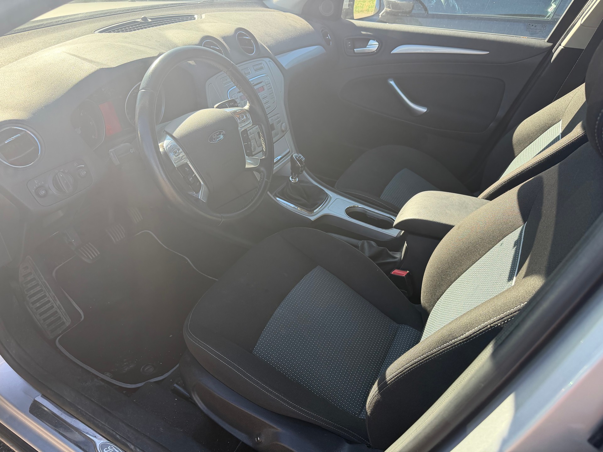 FORD Mondeo 2.0 TDCi 16V Ghia-image-8