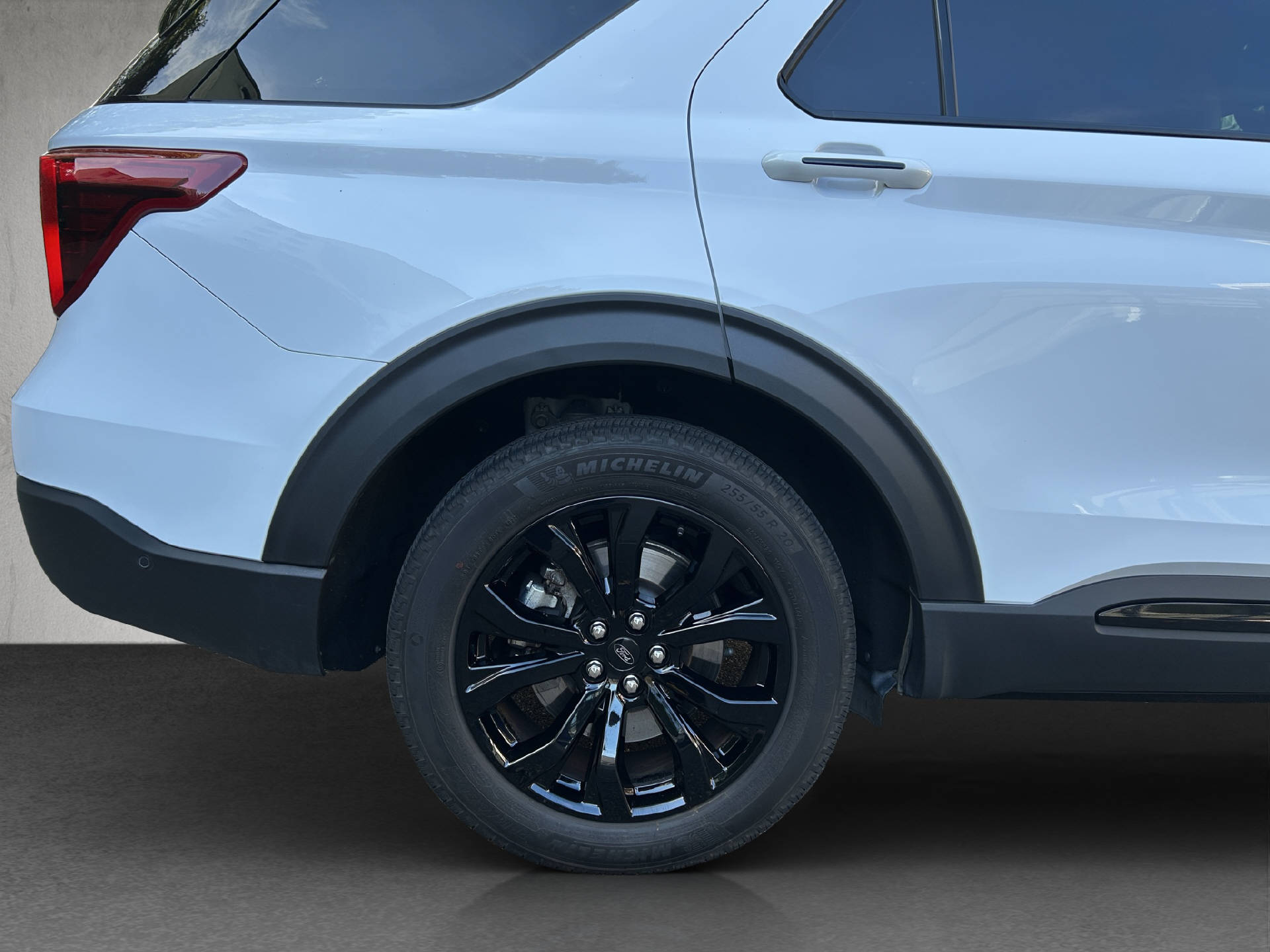 FORD Explorer 3.0 V6 Plug-in Hybrid ST-Line-image-24