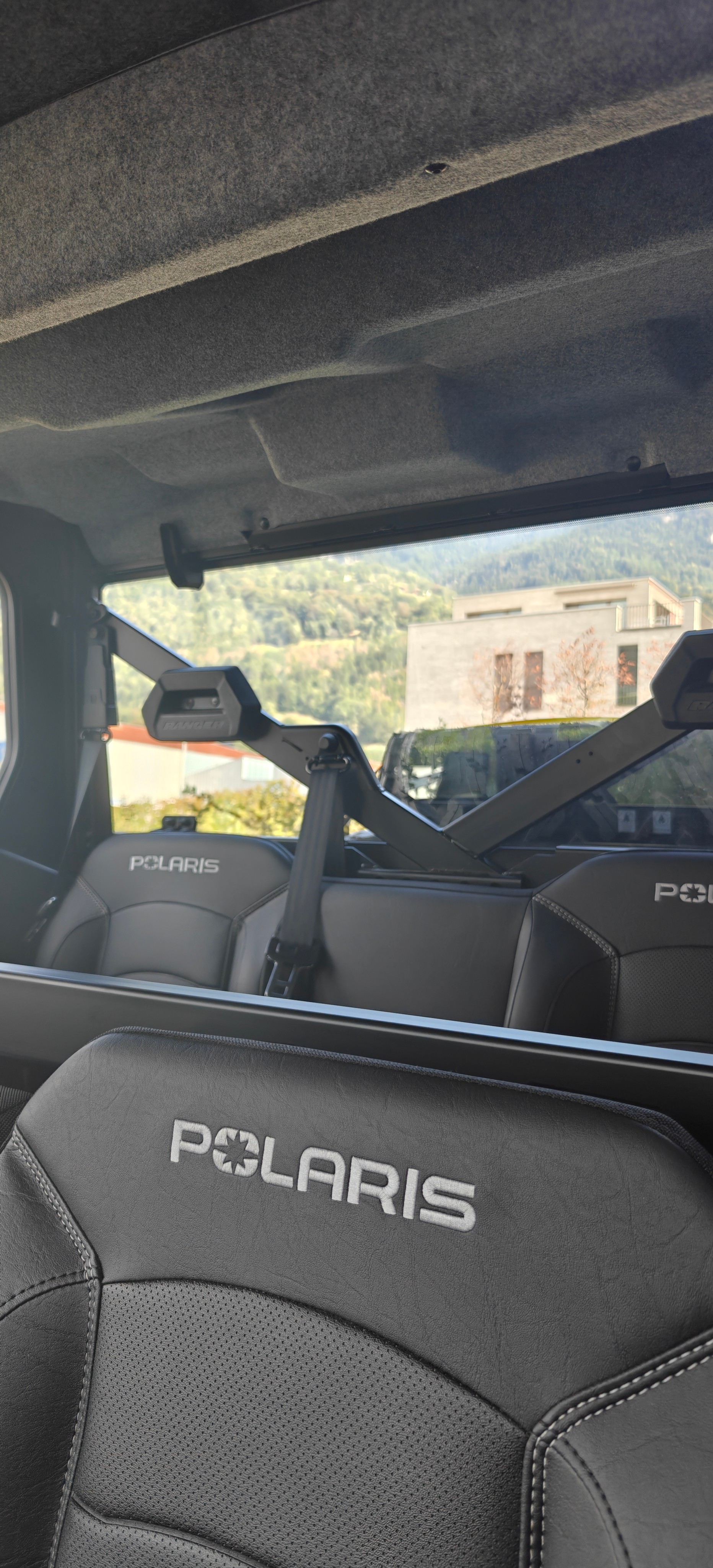 POLARIS Ranger Deluxe Crew mit 6 Sitzplätze-showroom-element-1