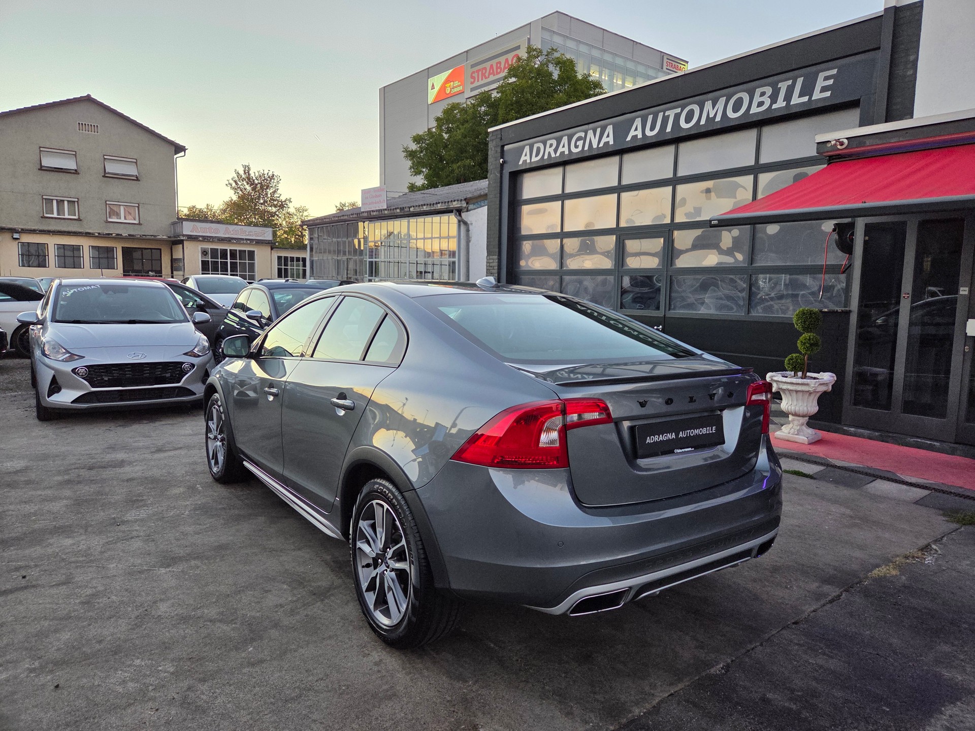 VOLVO S60 Cross Country T5 AWD Summum Geartronic-image-4