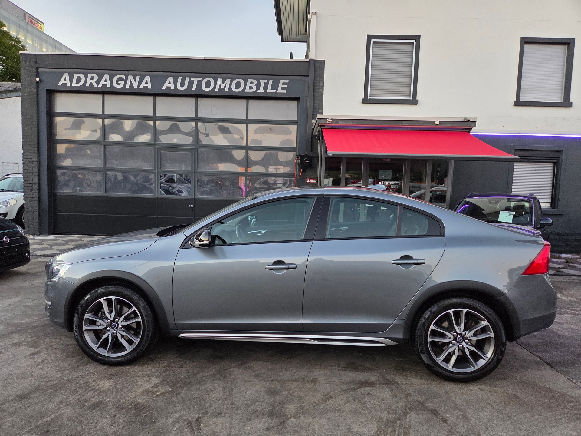VOLVO S60 Cross Country T5 AWD Summum Geartronic-image-3