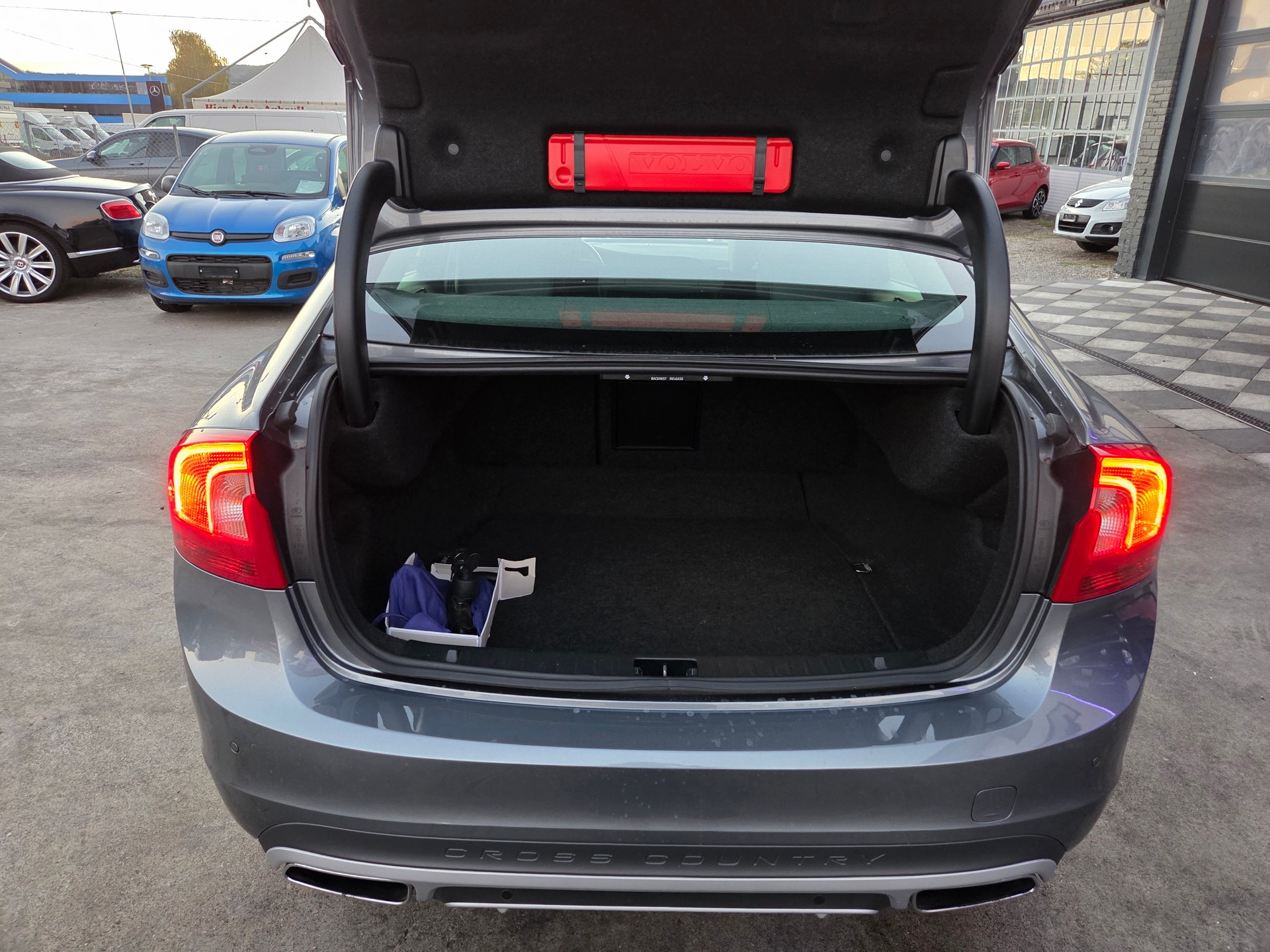VOLVO S60 Cross Country T5 AWD Summum Geartronic-image-8