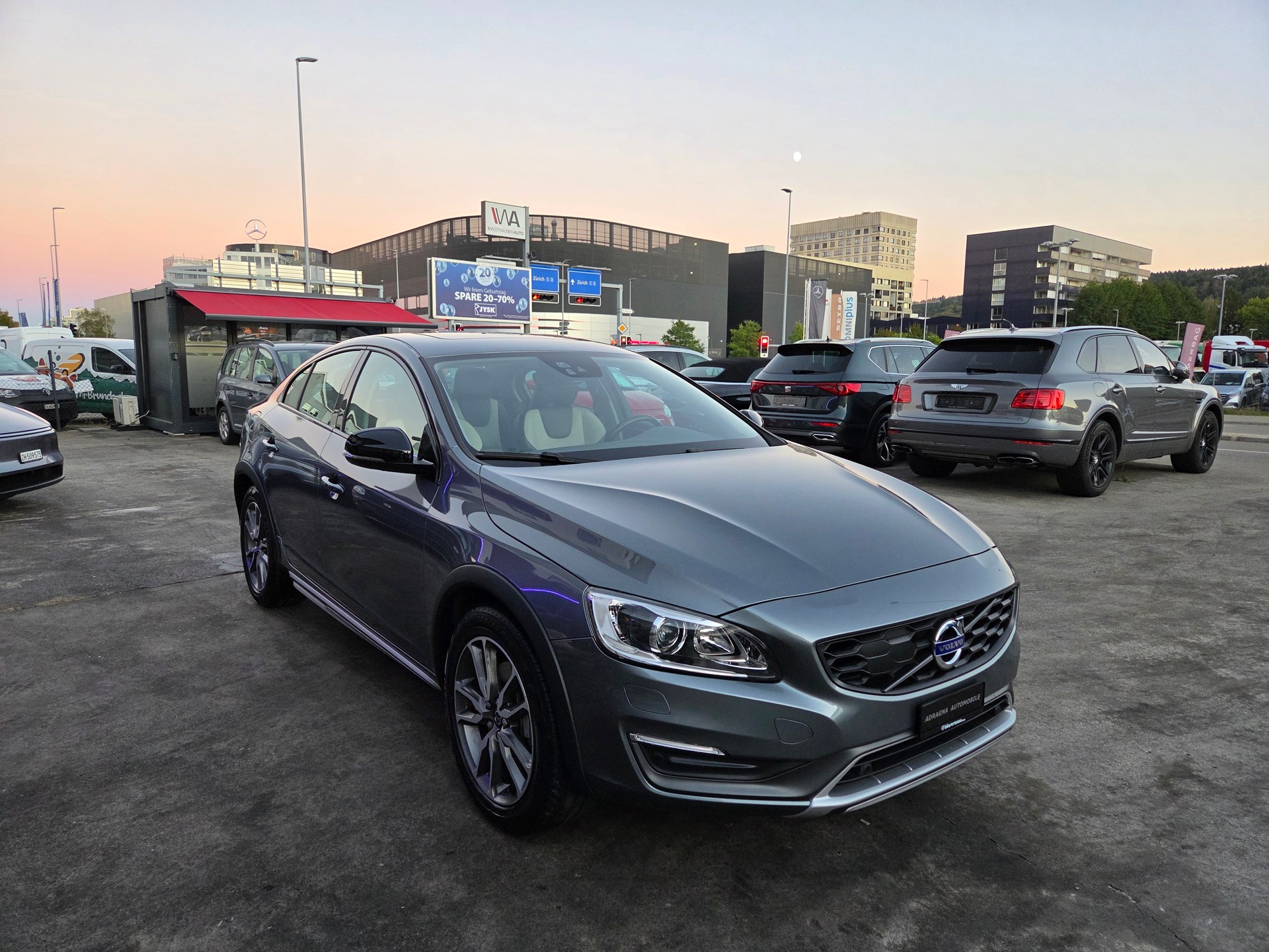 VOLVO S60 Cross Country T5 AWD Summum Geartronic-image-10