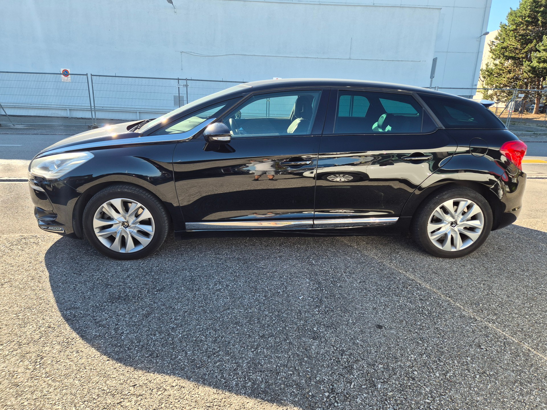 DS AUTOMOBILES DS5 2.0 e-HDi Faubourg Addict Automatic-image-5