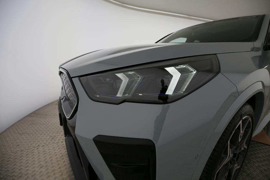 BMW iX2 30 xDrive - FAHRSCHULWAGEN - VOITURE D'AUTO-ECOLE - AUTO DELLA SCUOLA GUIDA-image-13