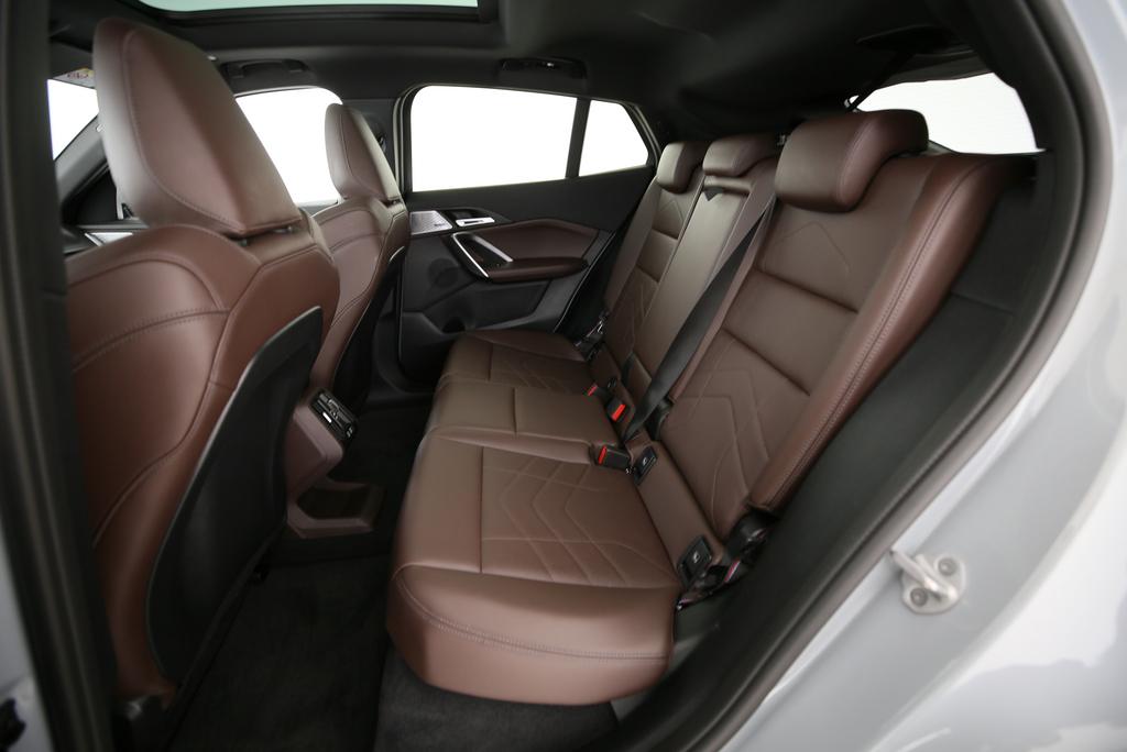 BMW iX2 30 xDrive - FAHRSCHULWAGEN - VOITURE D'AUTO-ECOLE - AUTO DELLA SCUOLA GUIDA-image-11