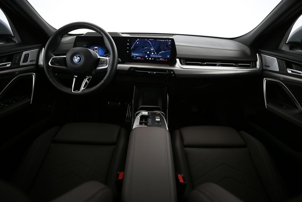 BMW iX2 30 xDrive - FAHRSCHULWAGEN - VOITURE D'AUTO-ECOLE - AUTO DELLA SCUOLA GUIDA-image-4