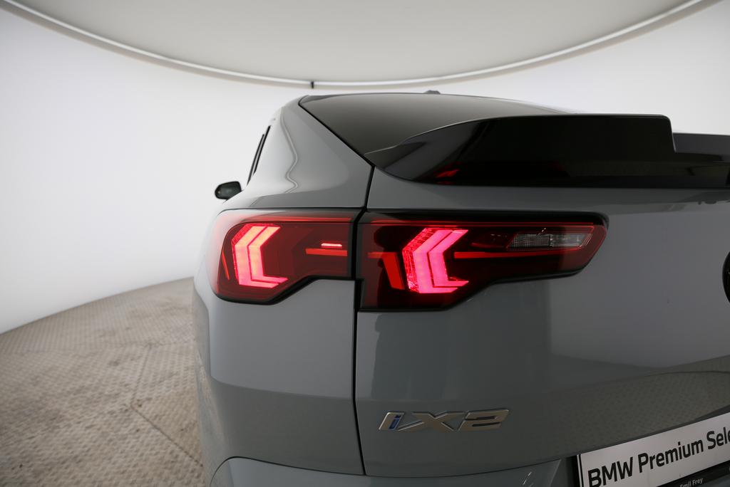 BMW iX2 30 xDrive - FAHRSCHULWAGEN - VOITURE D'AUTO-ECOLE - AUTO DELLA SCUOLA GUIDA-image-14