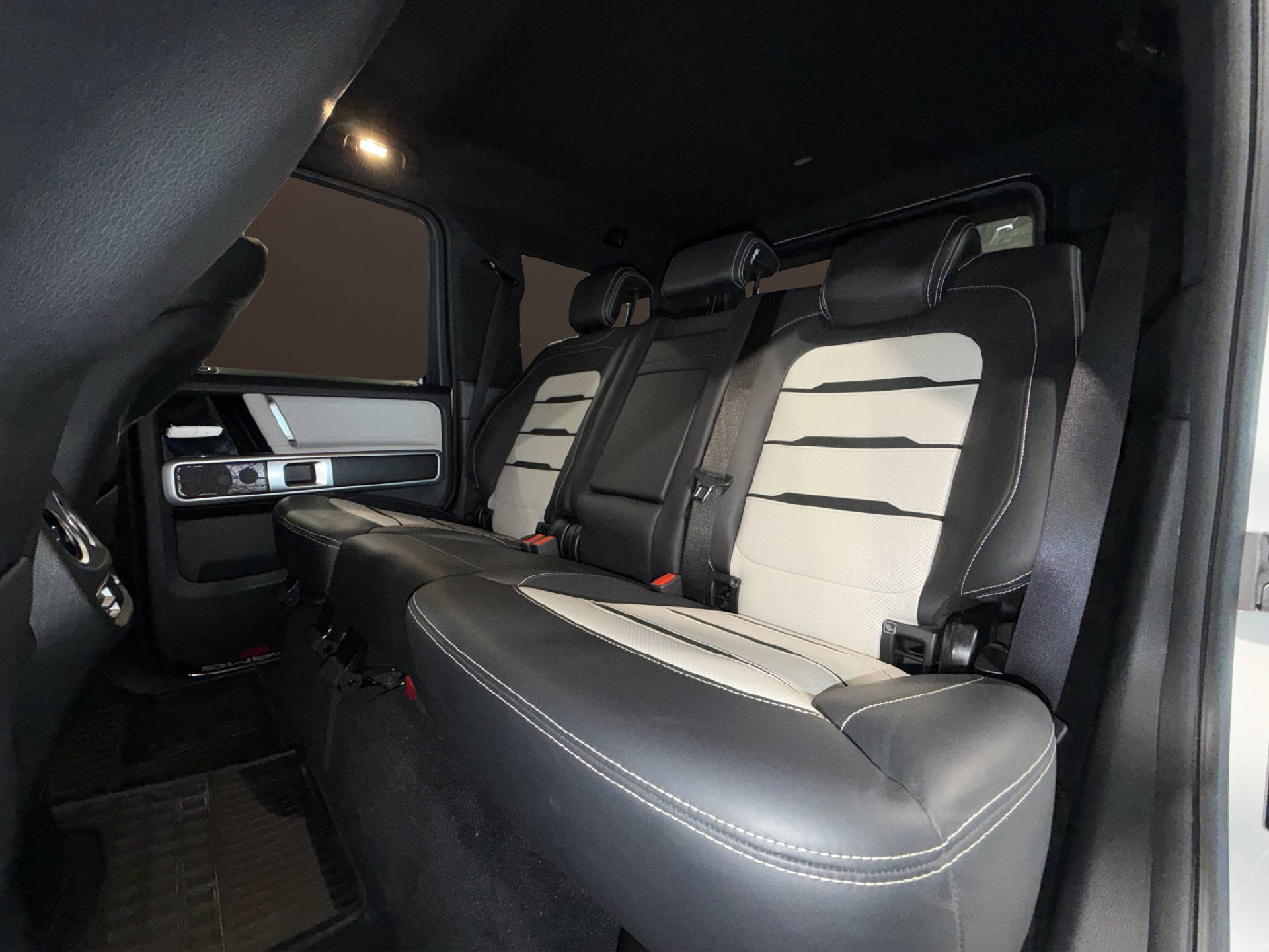 MERCEDES-BENZ G 63 AMG-image-11