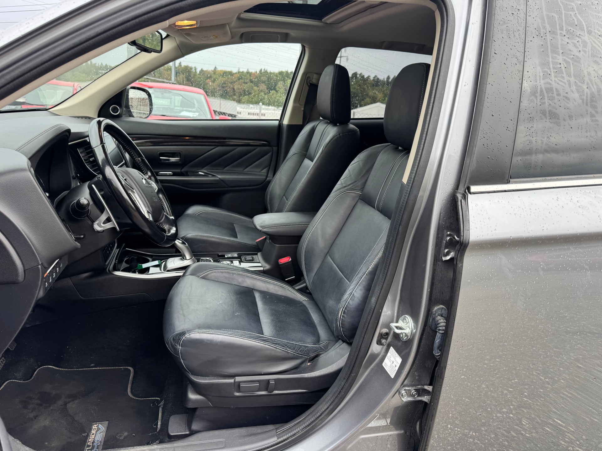 MITSUBISHI Outlander 2.0 PHEV Diamond S-Edition 4WD Automatic-image-8
