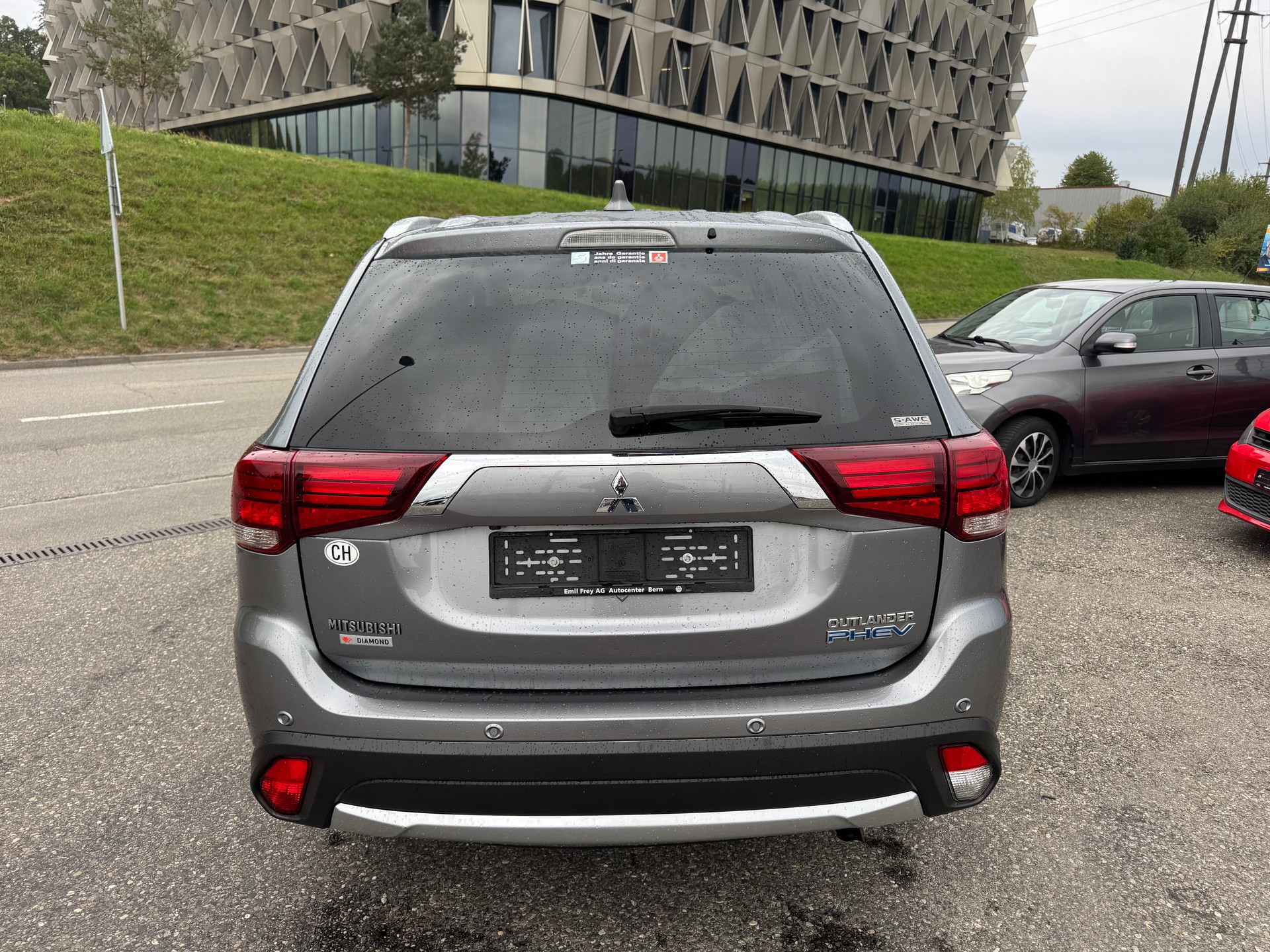 MITSUBISHI Outlander 2.0 PHEV Diamond S-Edition 4WD Automatic-image-4