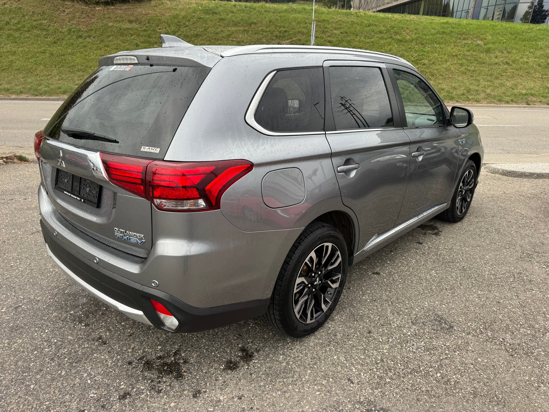 MITSUBISHI Outlander 2.0 PHEV Diamond S-Edition 4WD Automatic-image-3