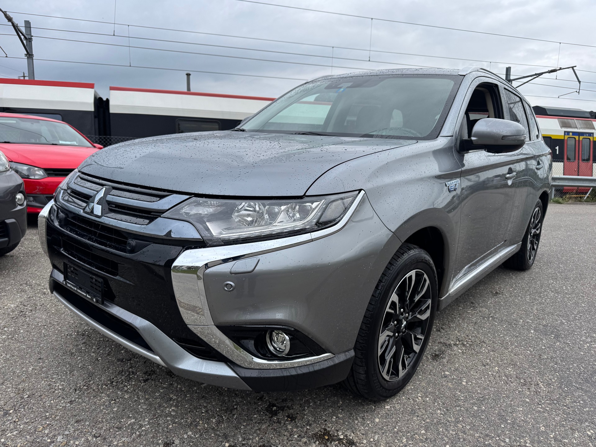 MITSUBISHI Outlander 2.0 PHEV Diamond S-Edition 4WD Automatic-image-0