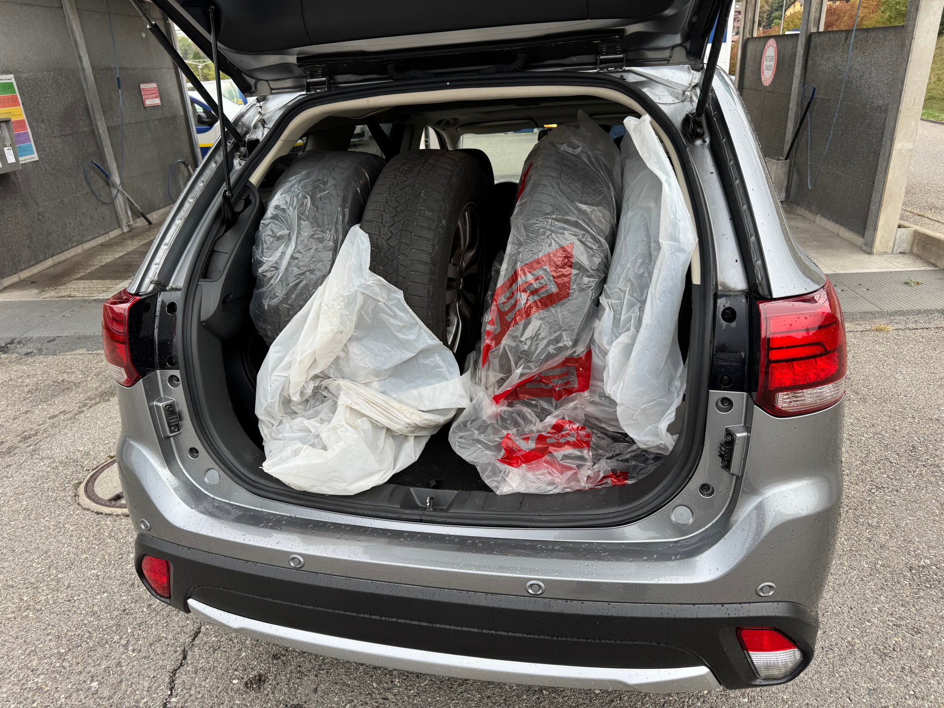 MITSUBISHI Outlander 2.0 PHEV Diamond S-Edition 4WD Automatic-image-11