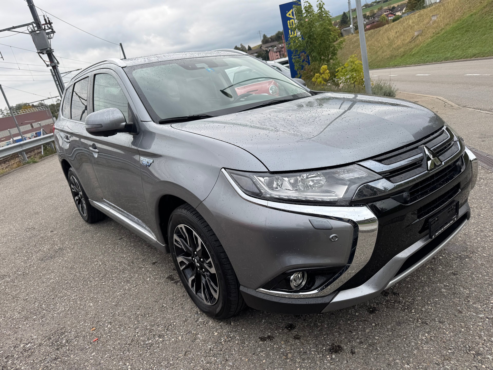 MITSUBISHI Outlander 2.0 PHEV Diamond S-Edition 4WD Automatic-image-2