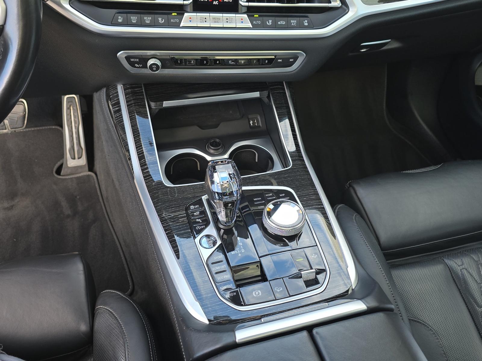 BMW X7 M50i-image-16